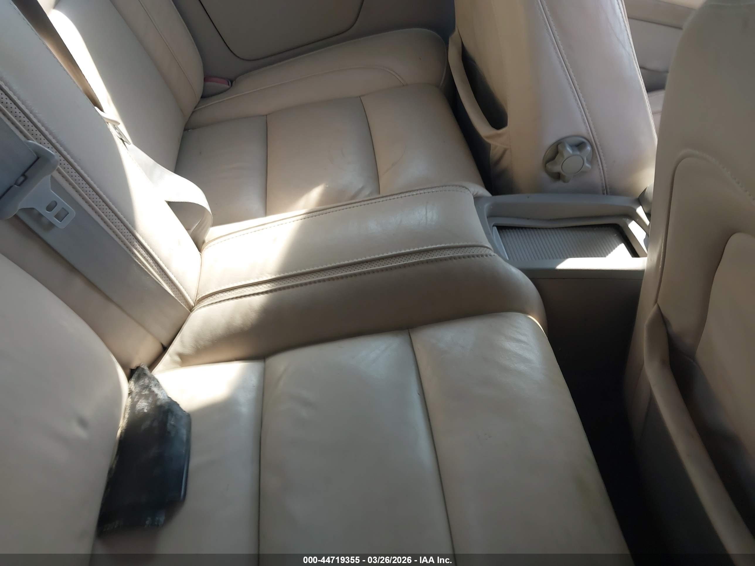 VOLVO C70 image 8