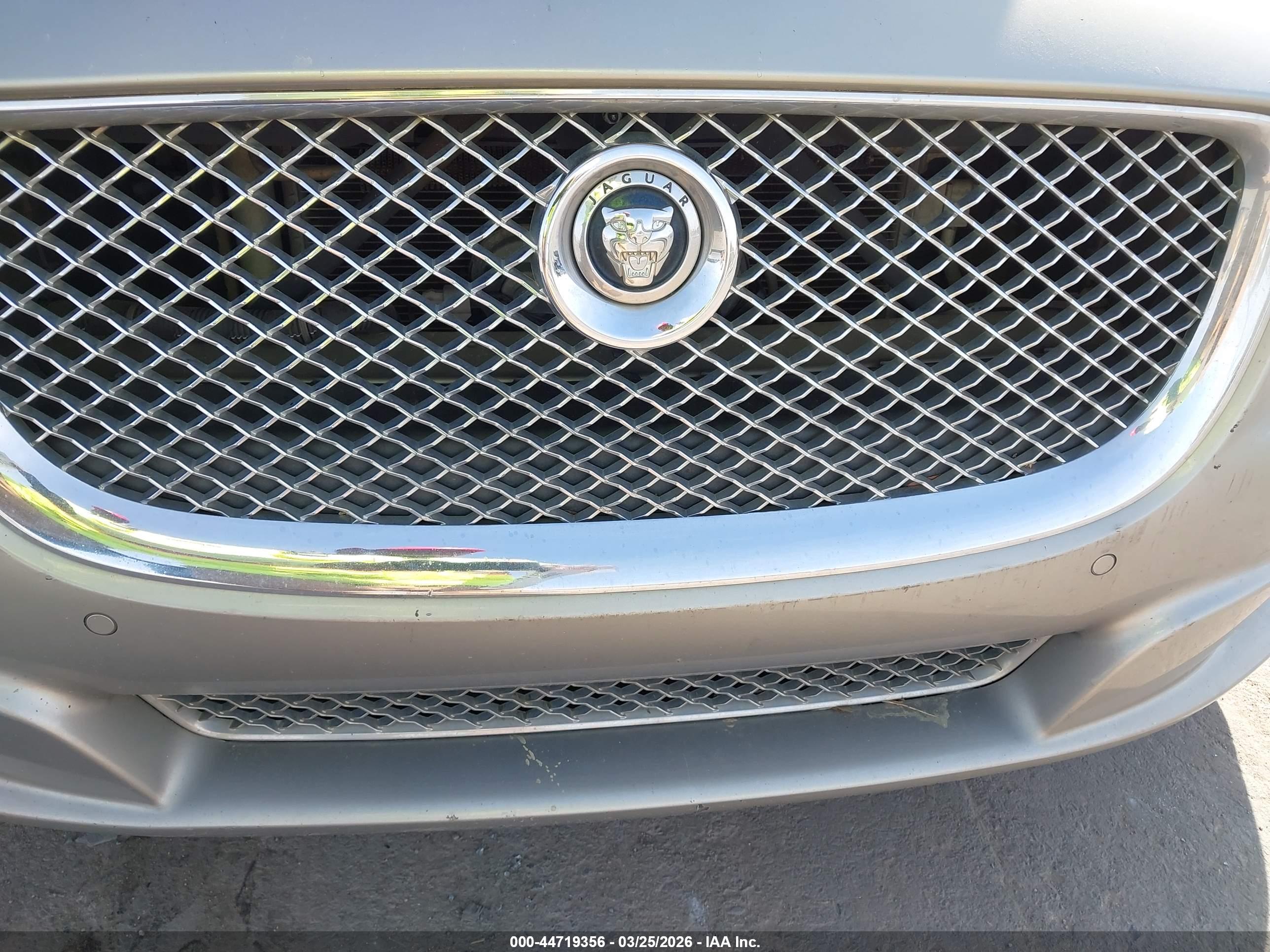 JAGUAR XJ image 6