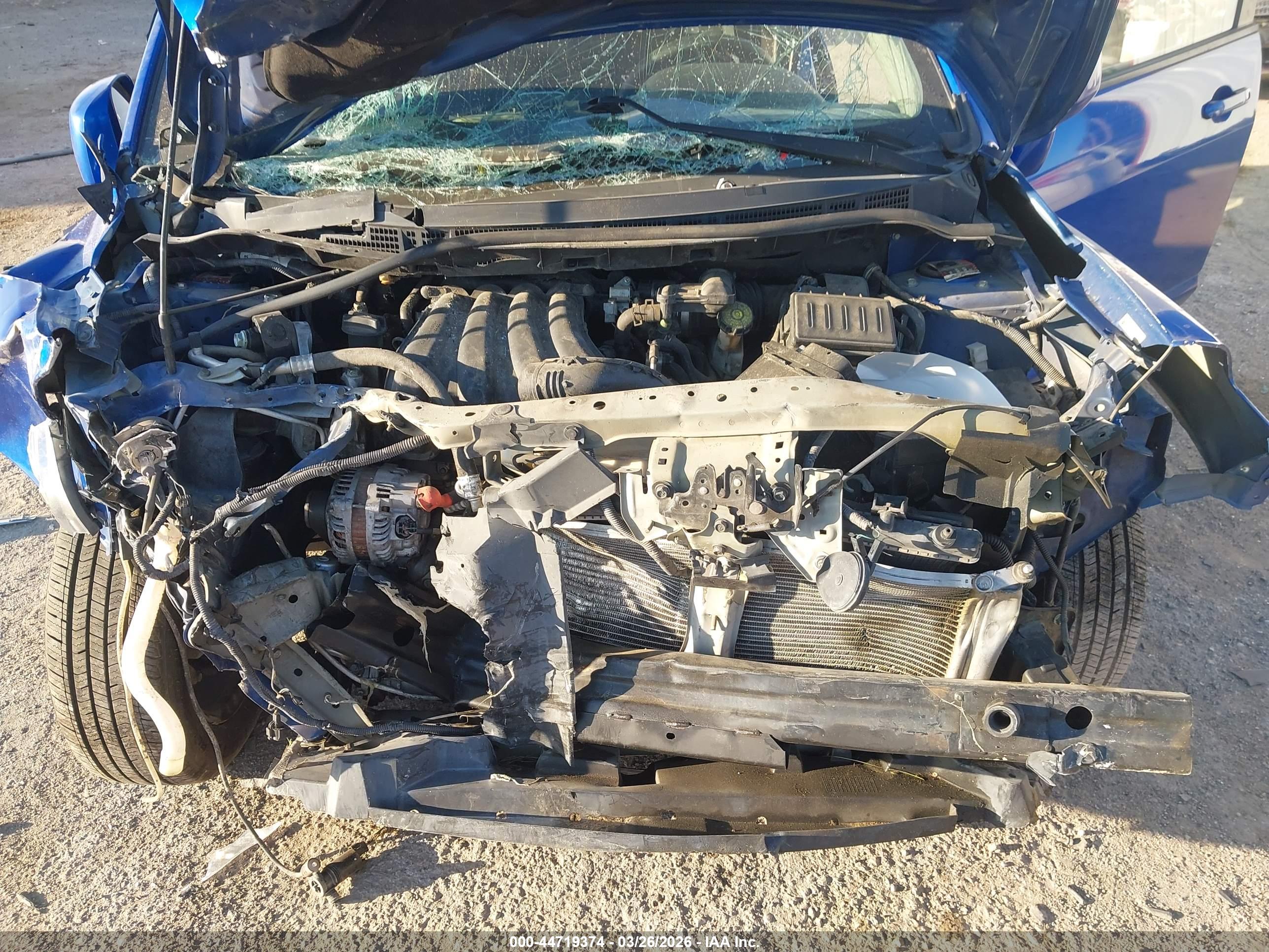 NISSAN VERSA image 10