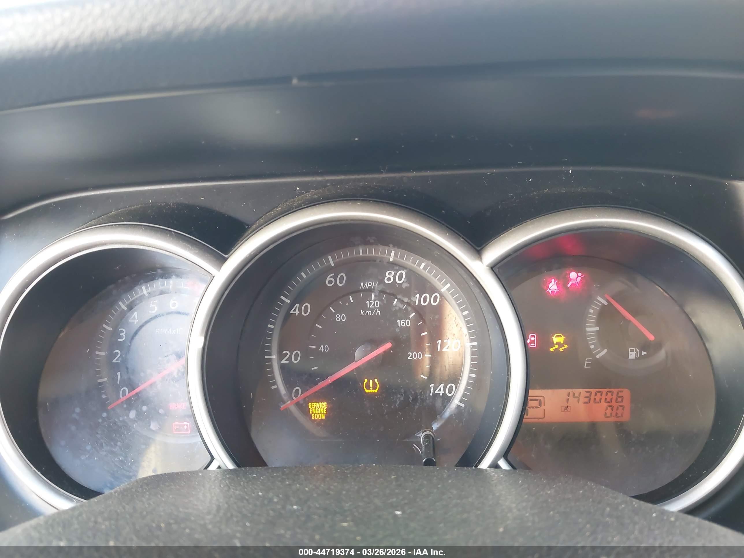 NISSAN VERSA image 7