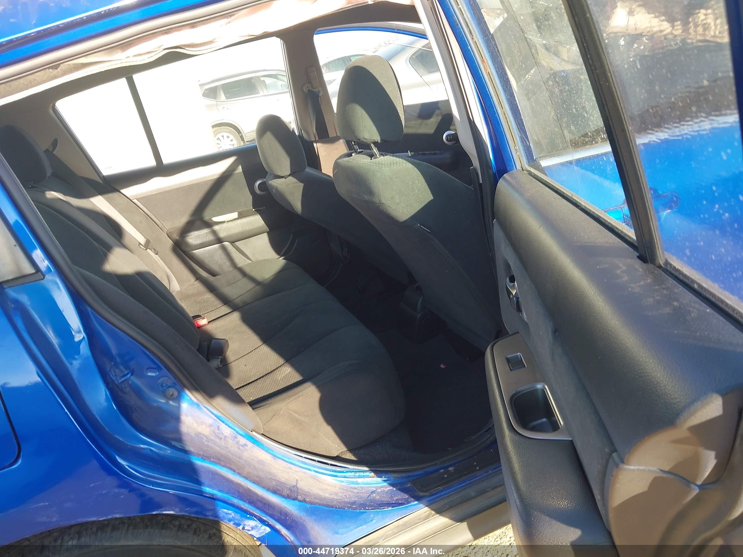 NISSAN VERSA image 8