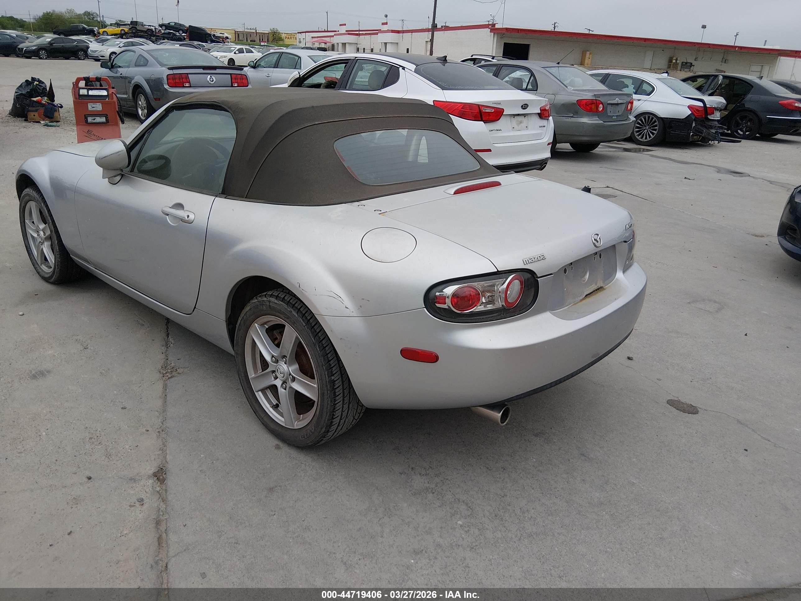 MAZDA MX-5 image 3