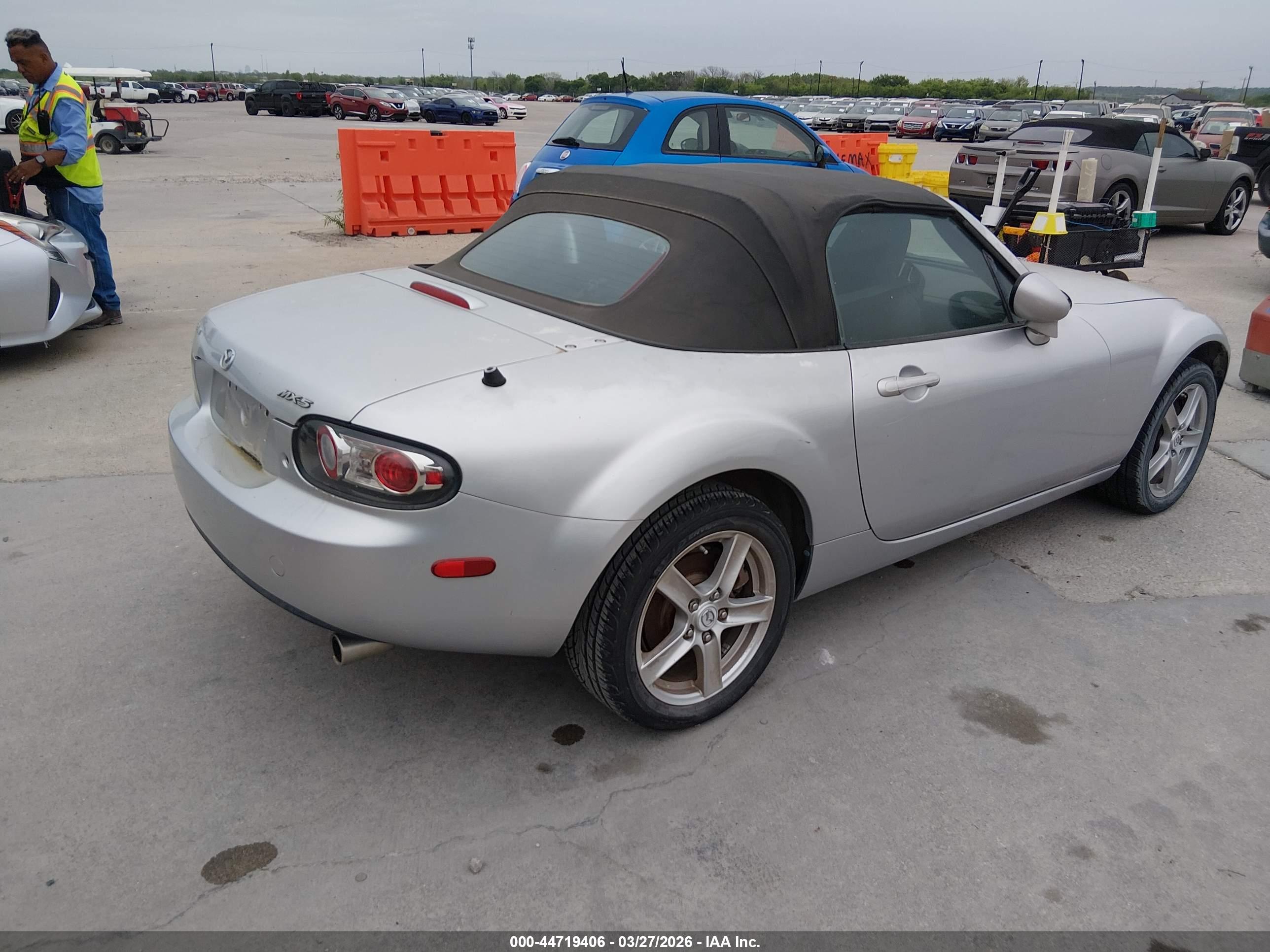 MAZDA MX-5 image 4