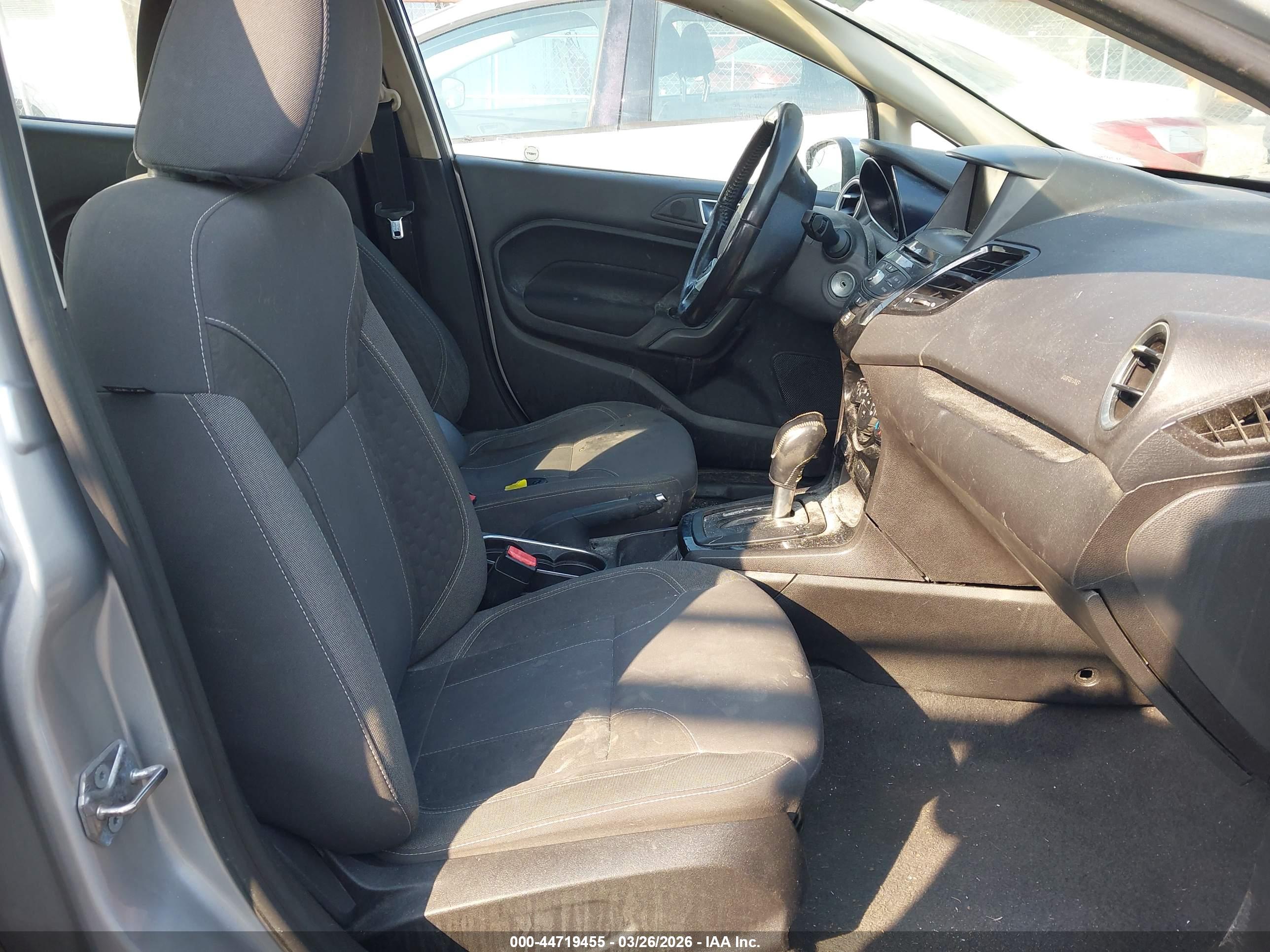 FORD FIESTA image 5