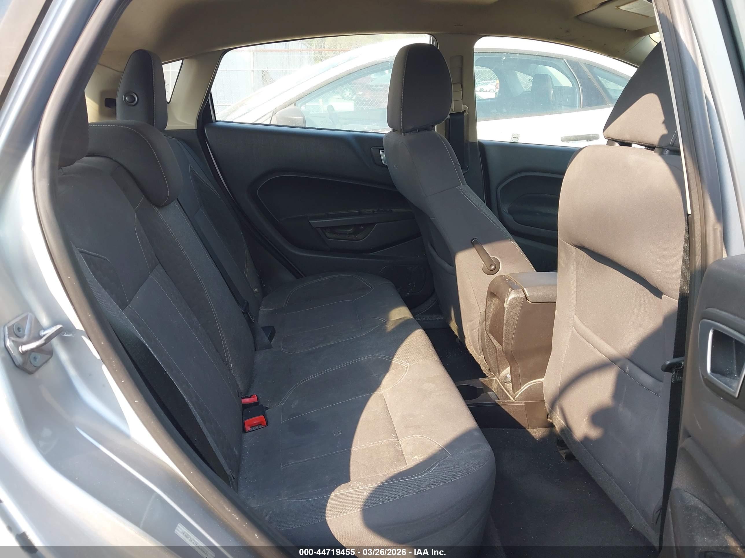 FORD FIESTA image 8