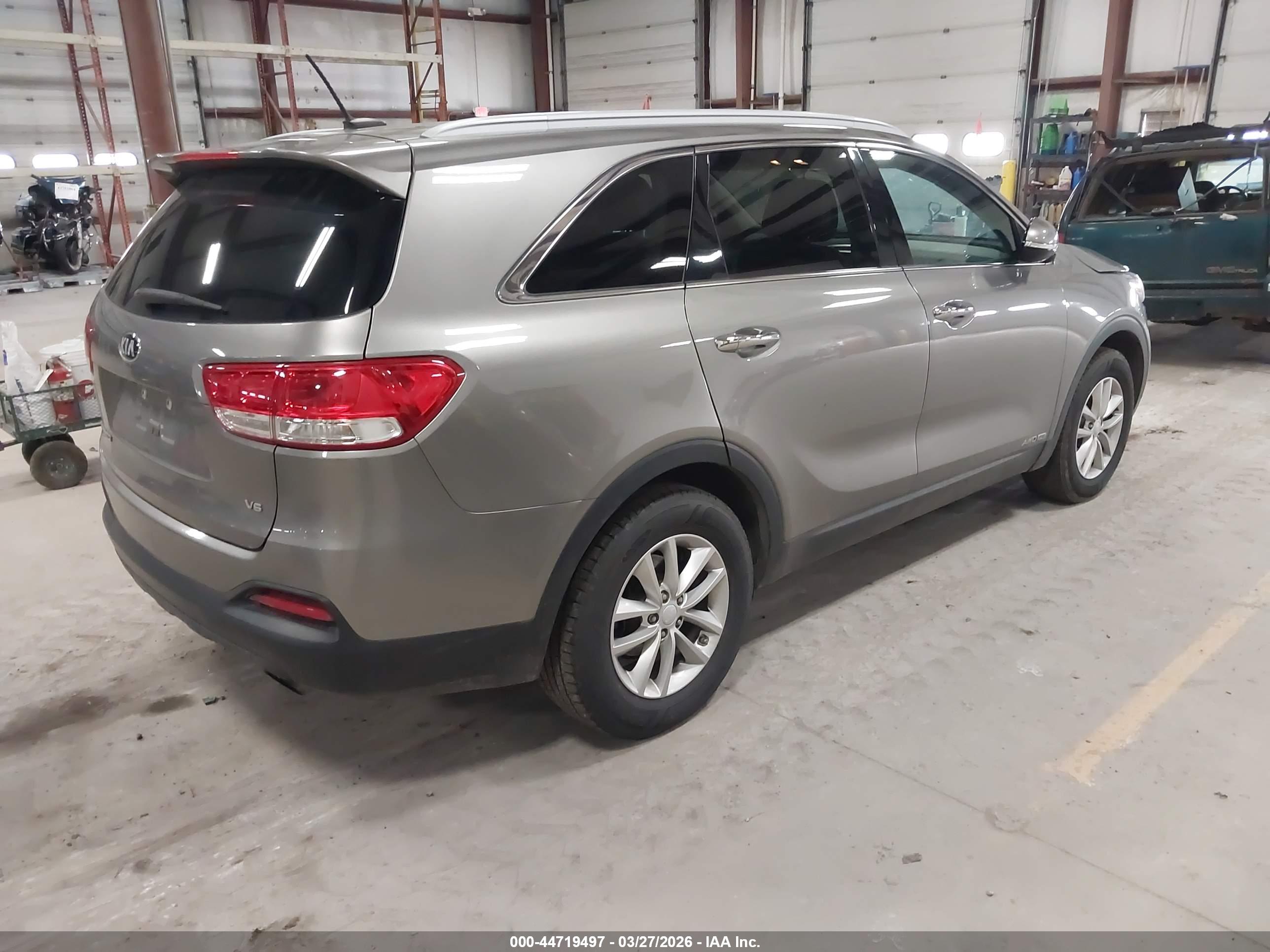 KIA SORENTO image 4