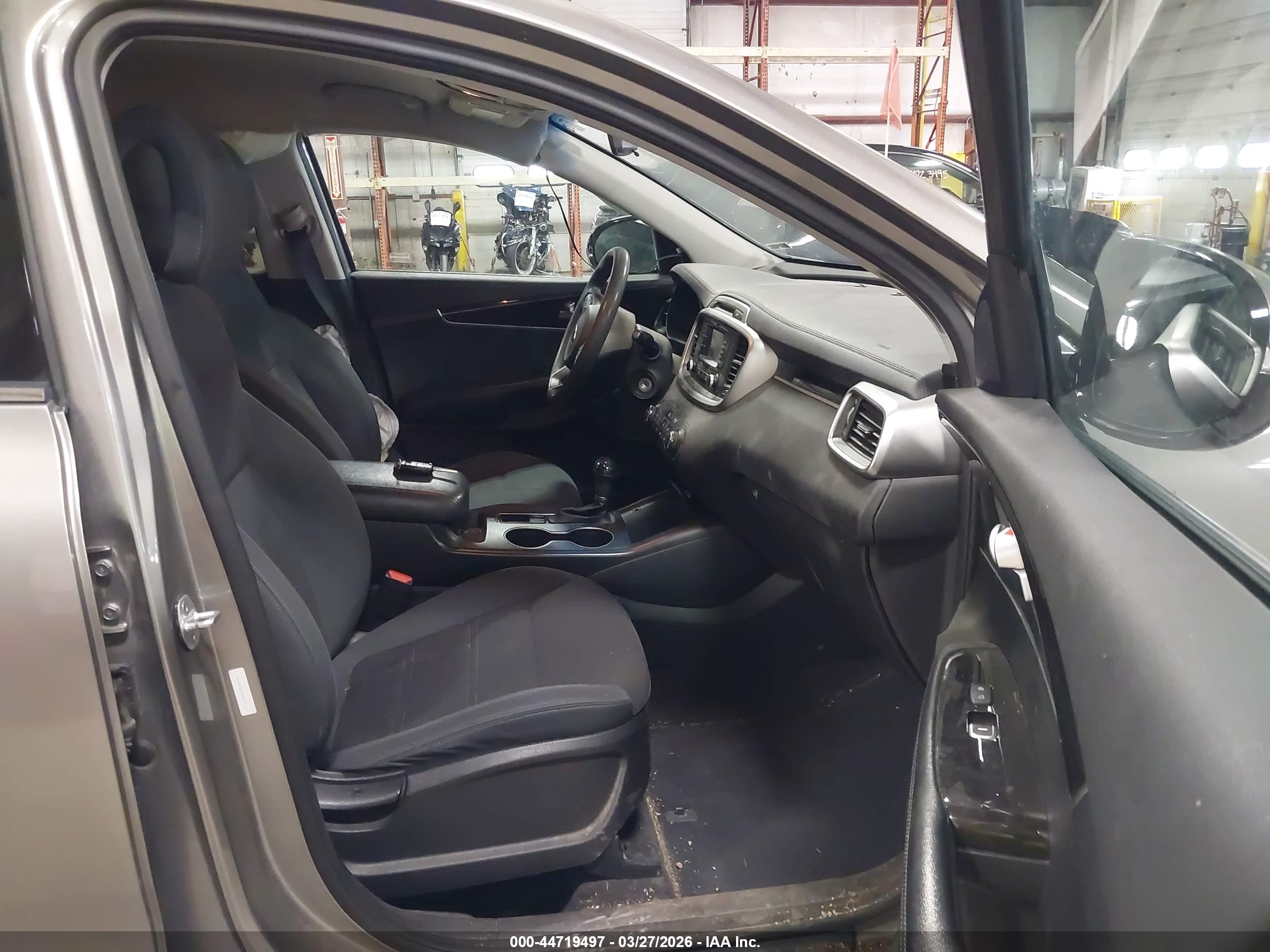 KIA SORENTO image 5
