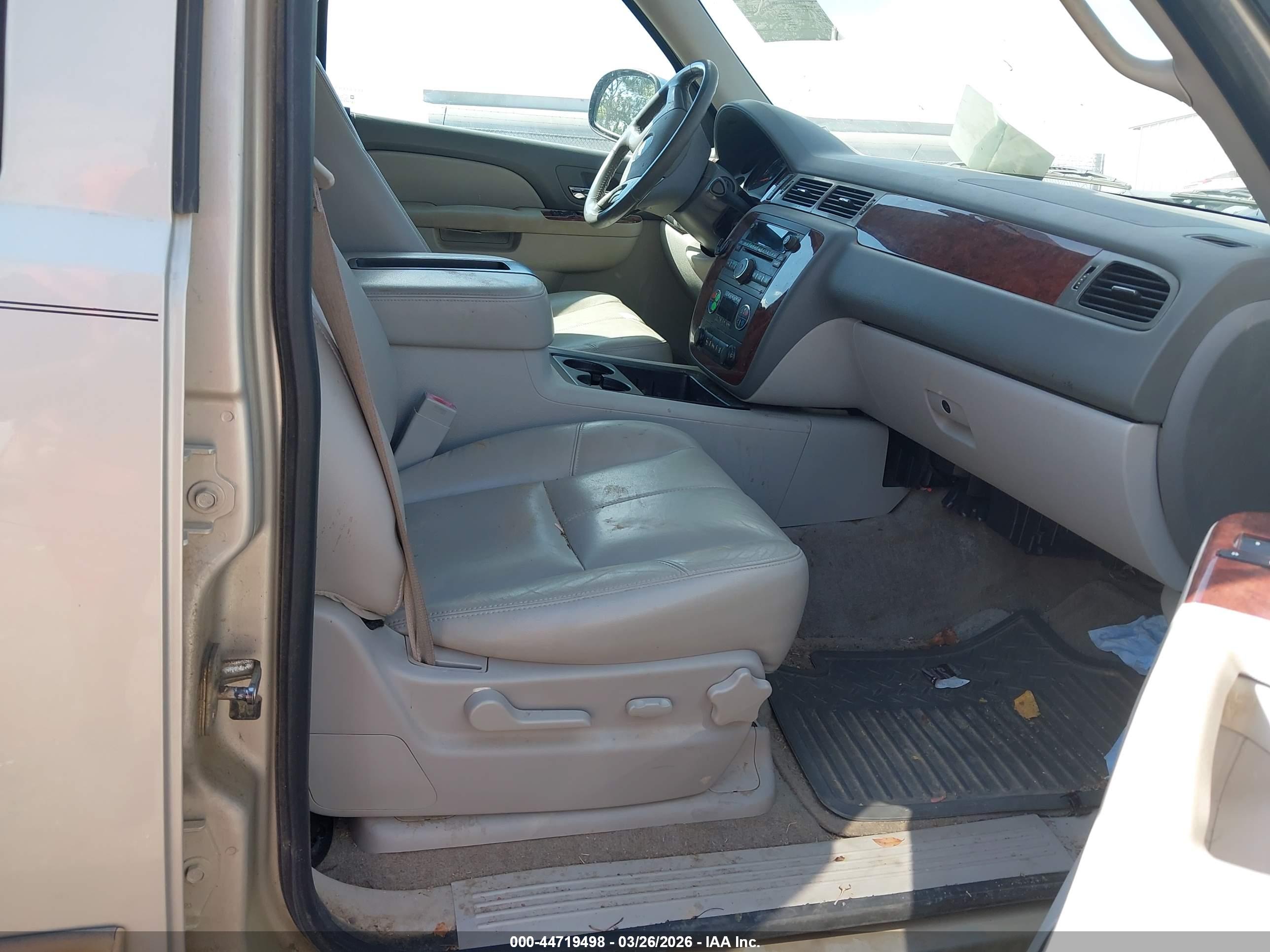 CHEVROLET TAHOE image 5