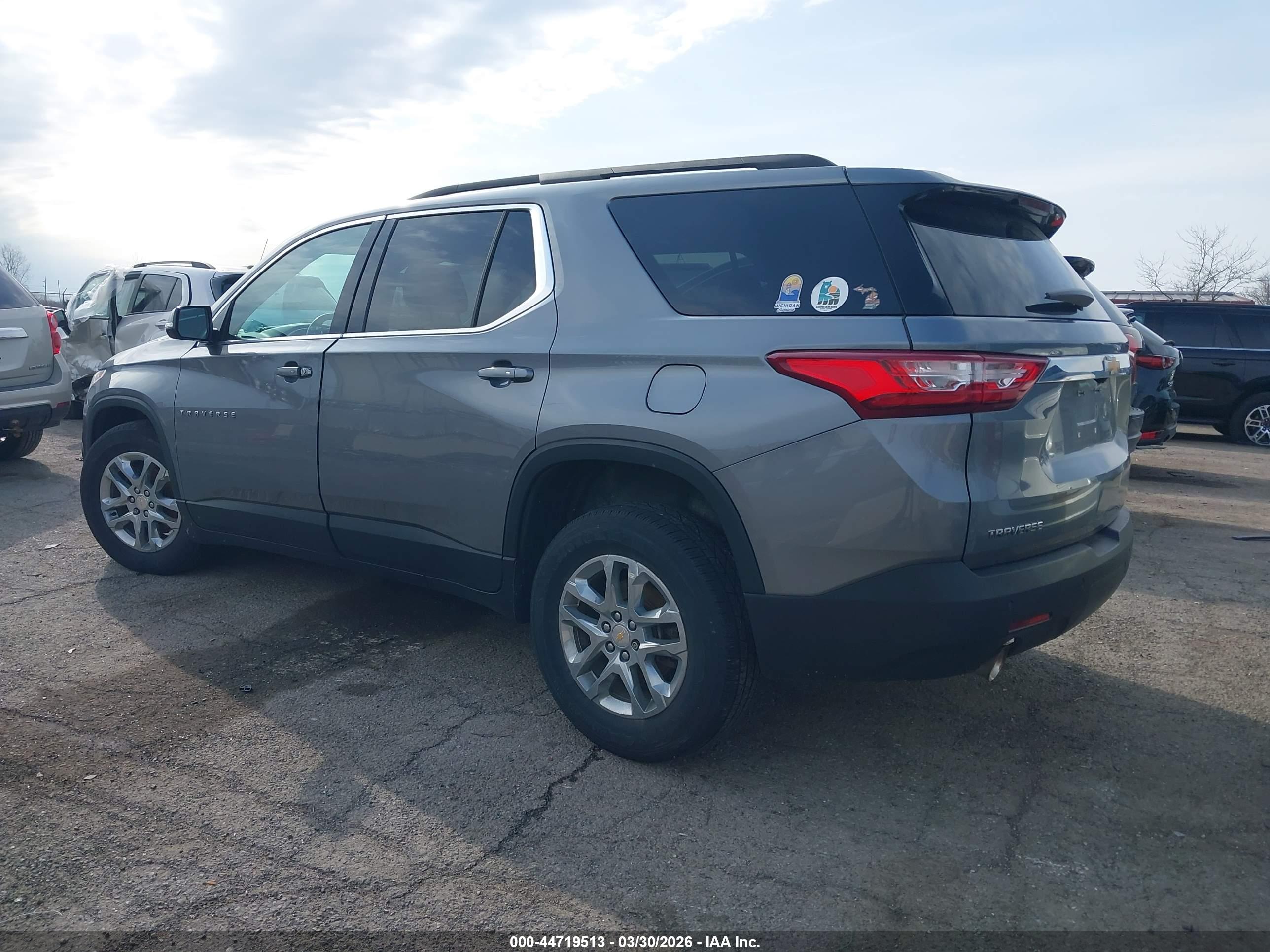 CHEVROLET TRAVERSE image 3
