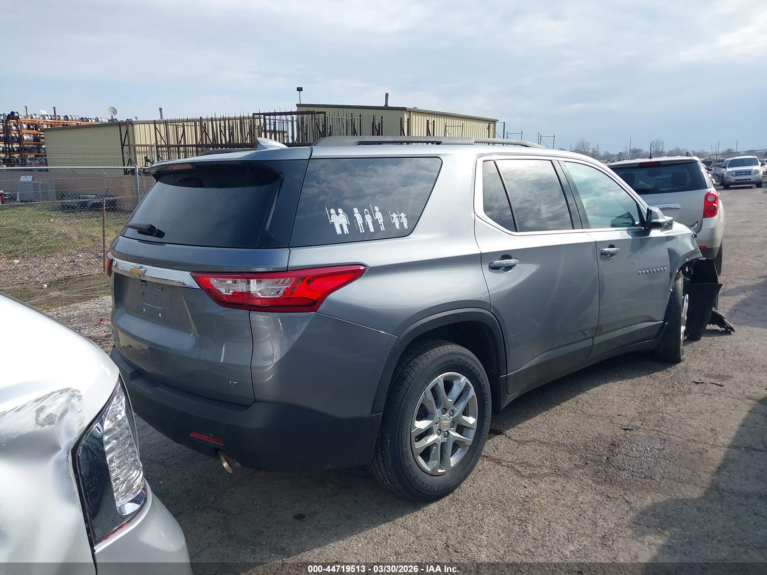 CHEVROLET TRAVERSE image 4