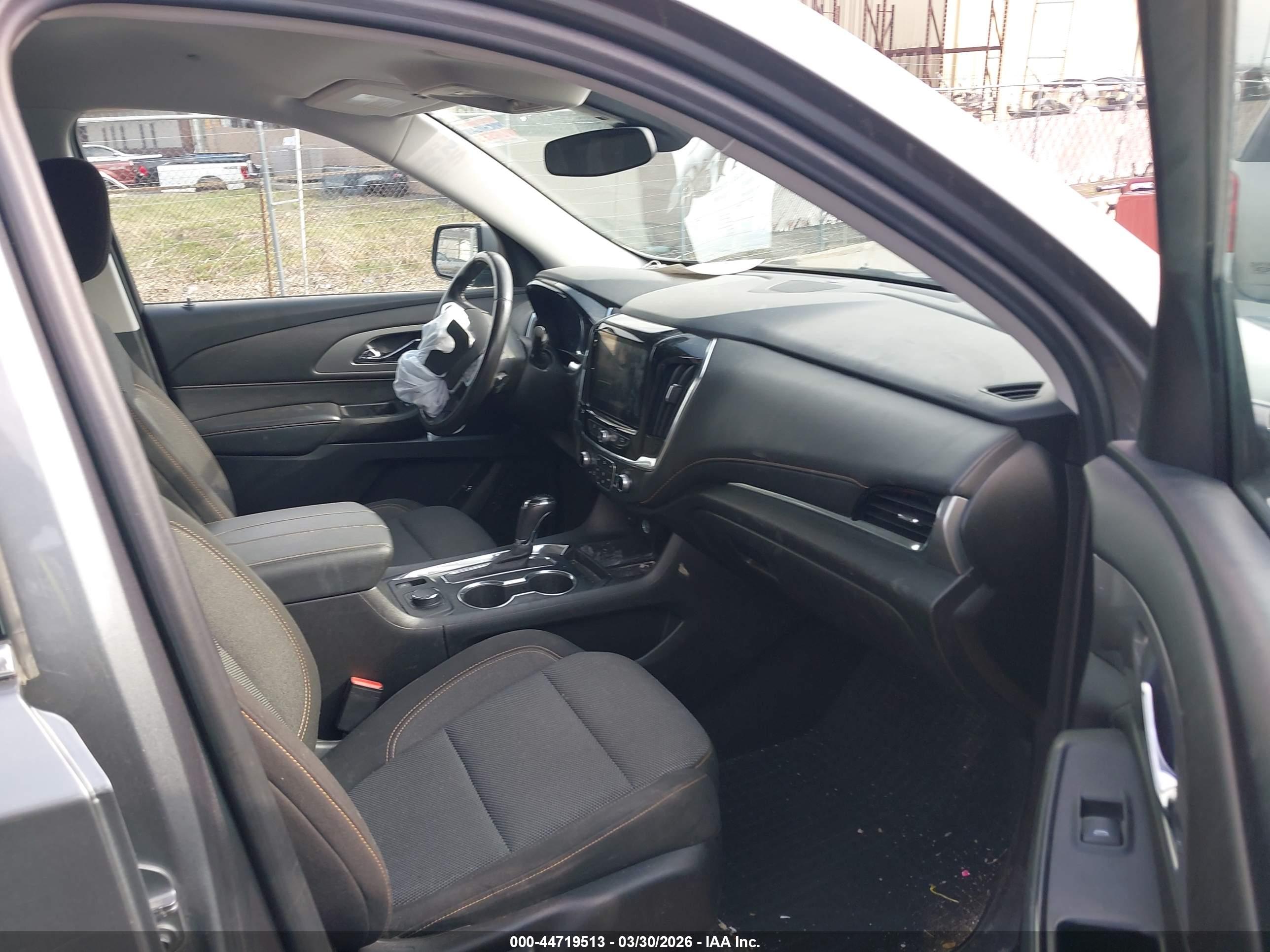 CHEVROLET TRAVERSE image 5