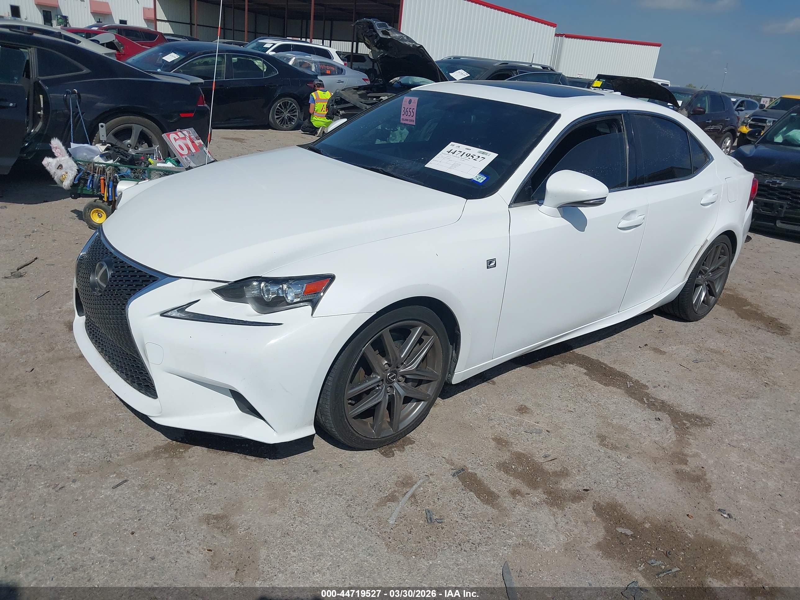 LEXUS IS image 2