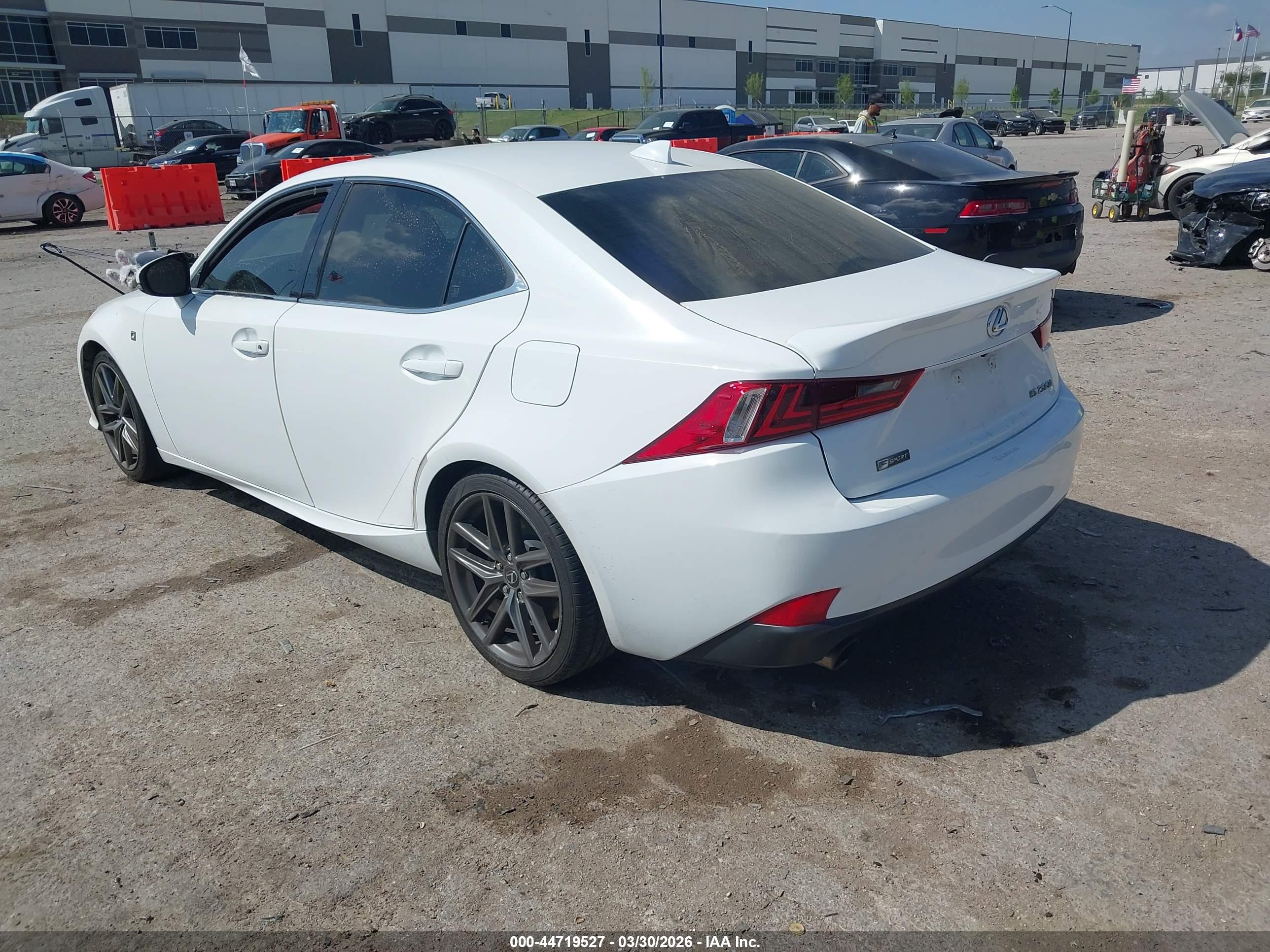 LEXUS IS image 3
