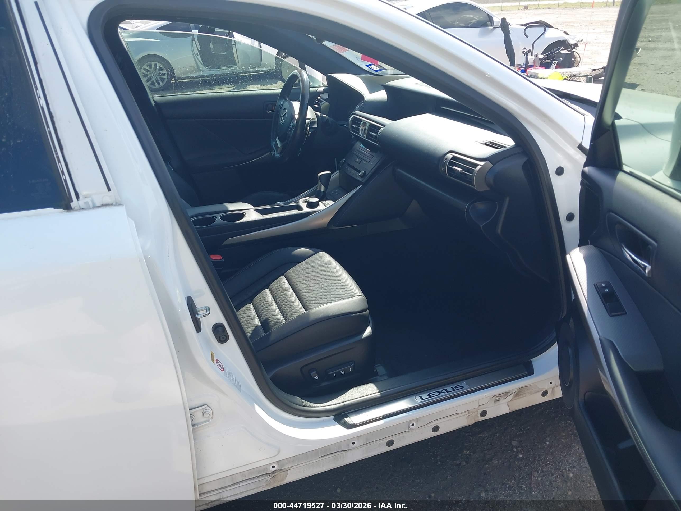 LEXUS IS image 5