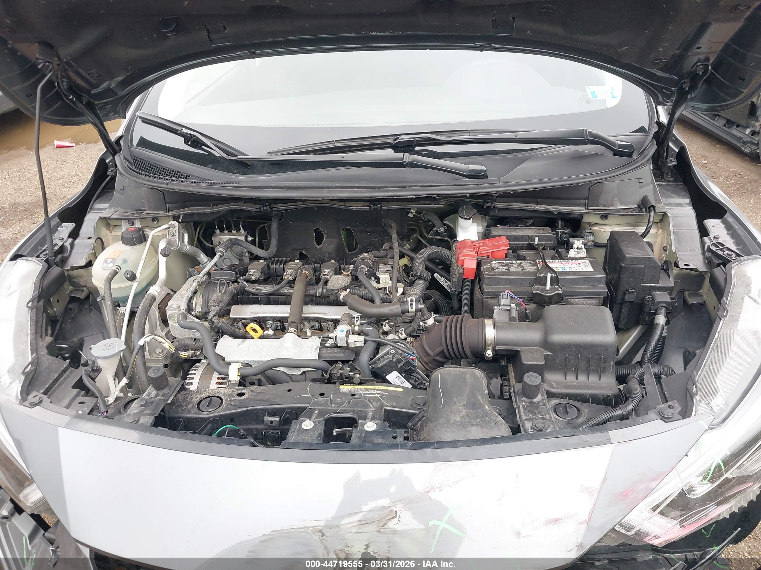NISSAN VERSA image 10