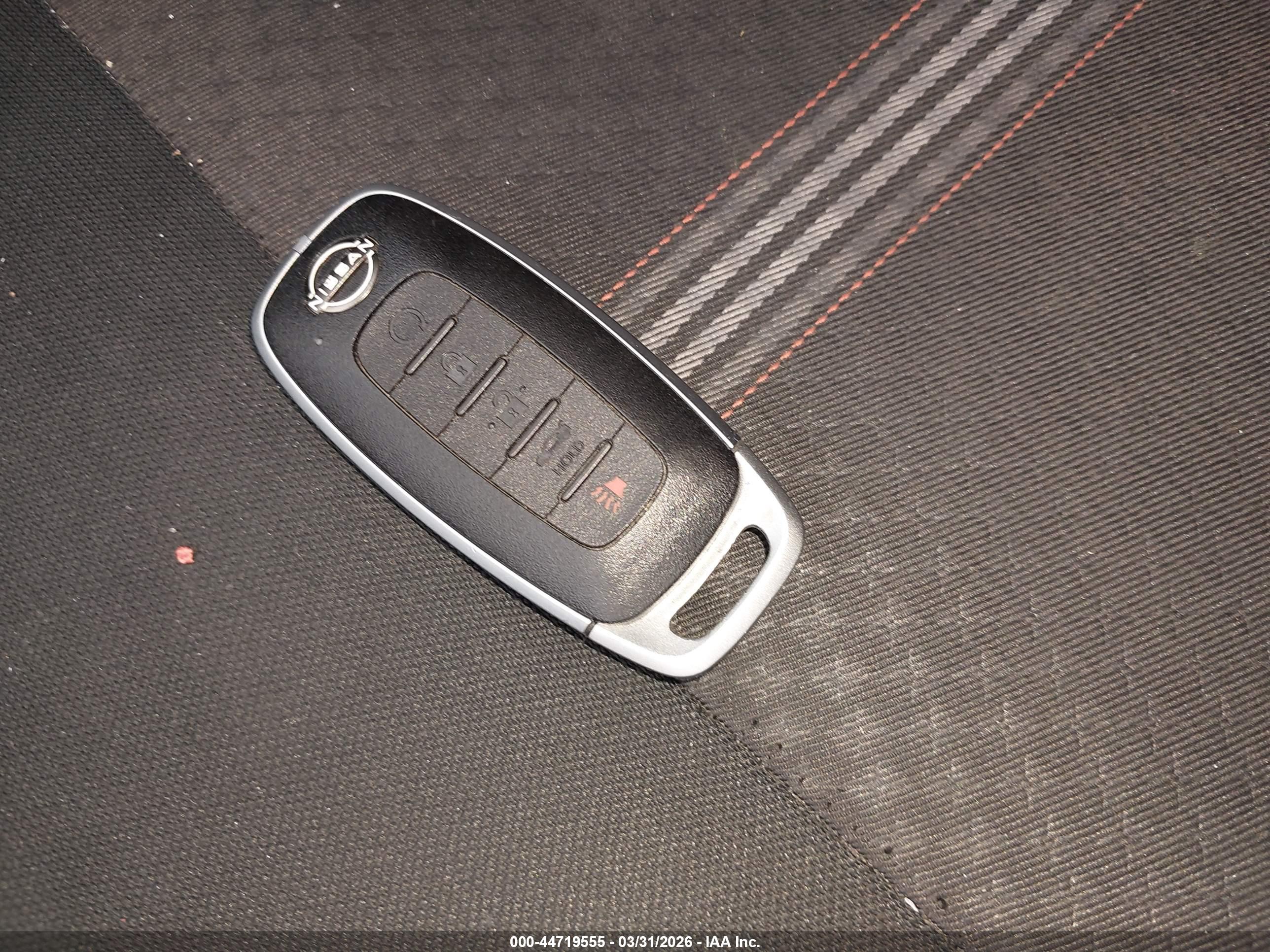 NISSAN VERSA image 11
