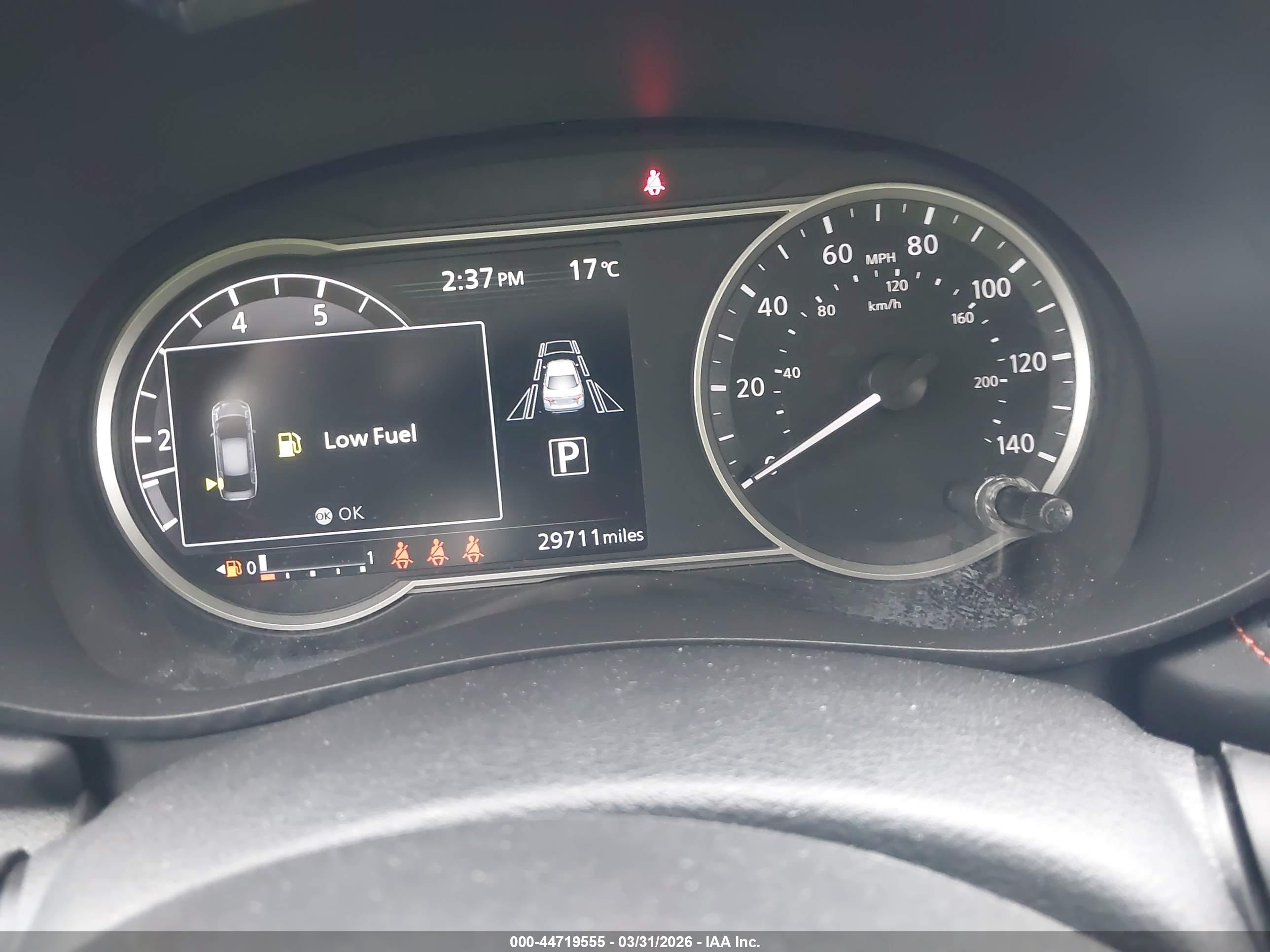 NISSAN VERSA image 7
