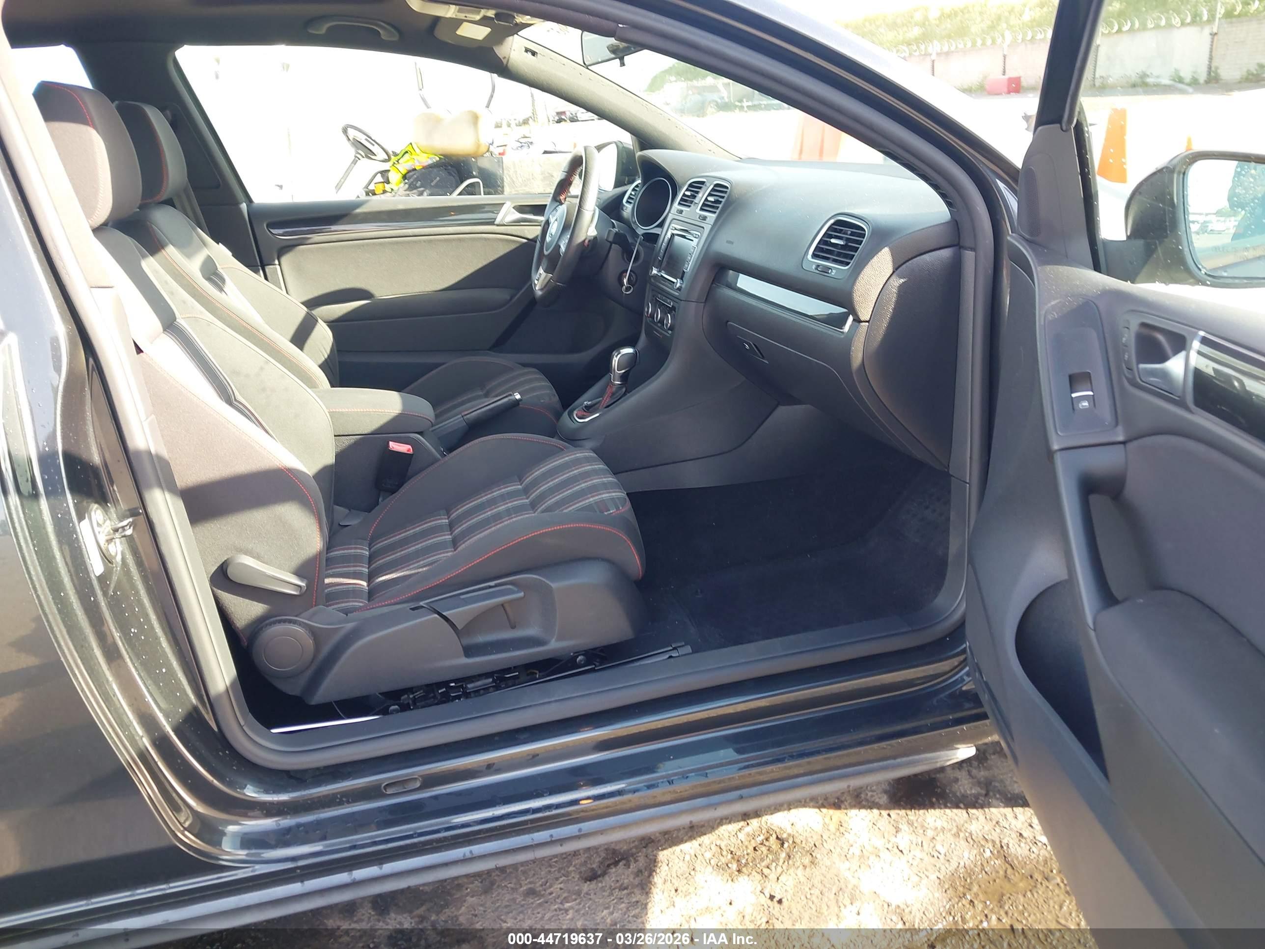 VOLKSWAGEN GTI image 5