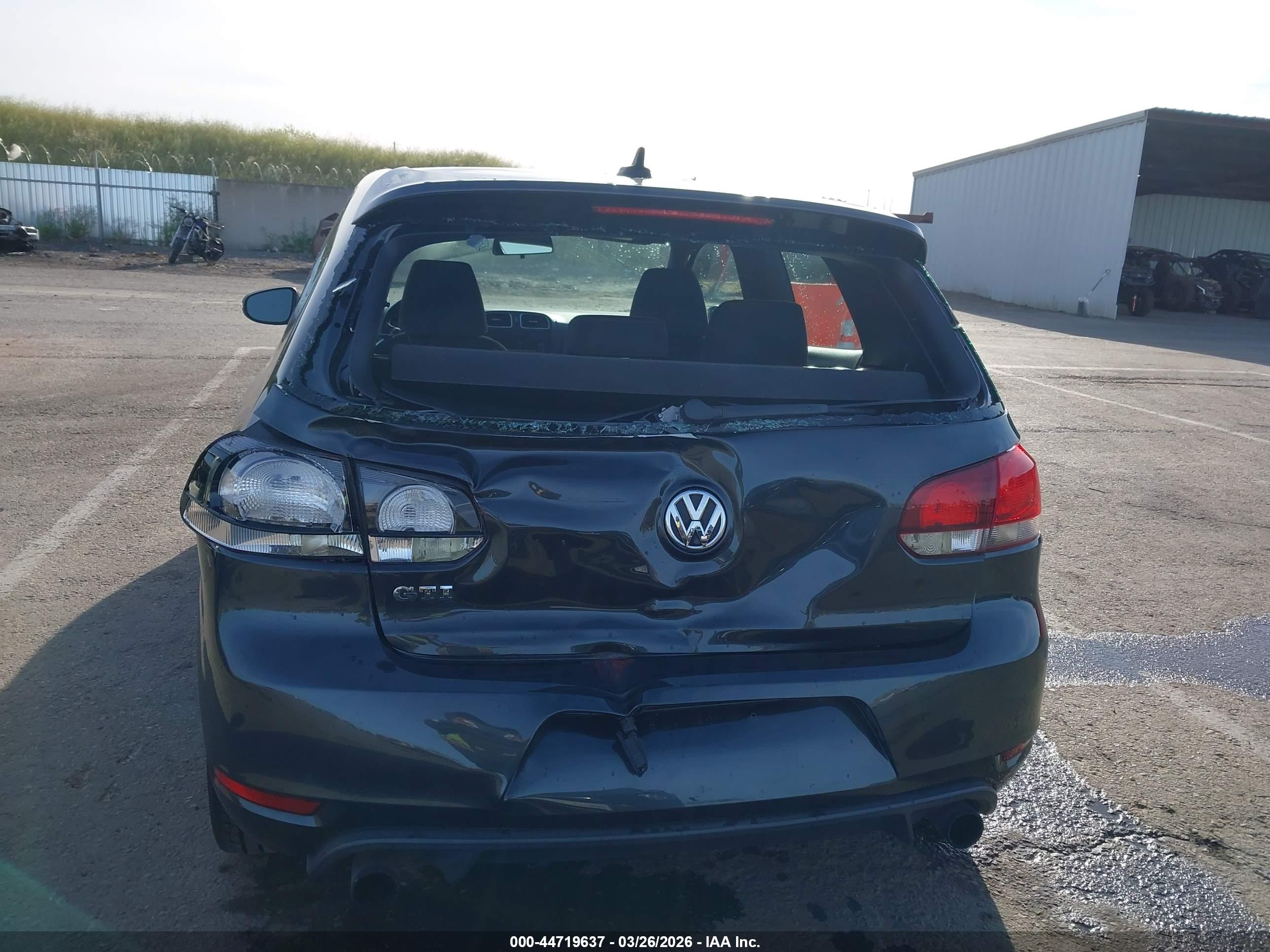 VOLKSWAGEN GTI image 6