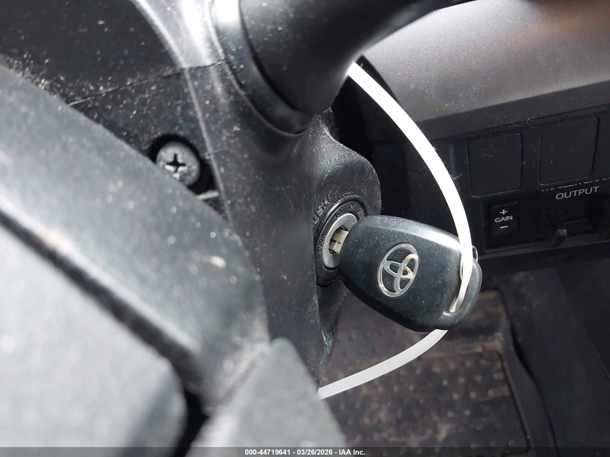 TOYOTA TUNDRA image 11