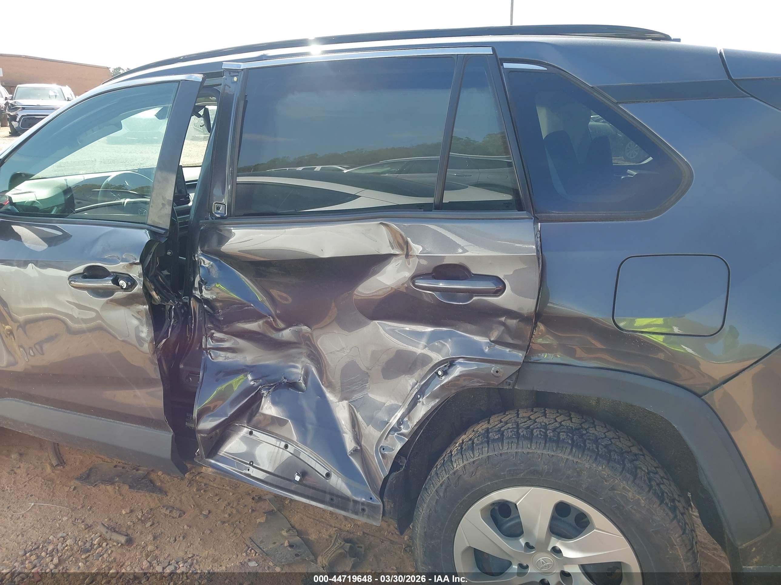 TOYOTA RAV4 image 6