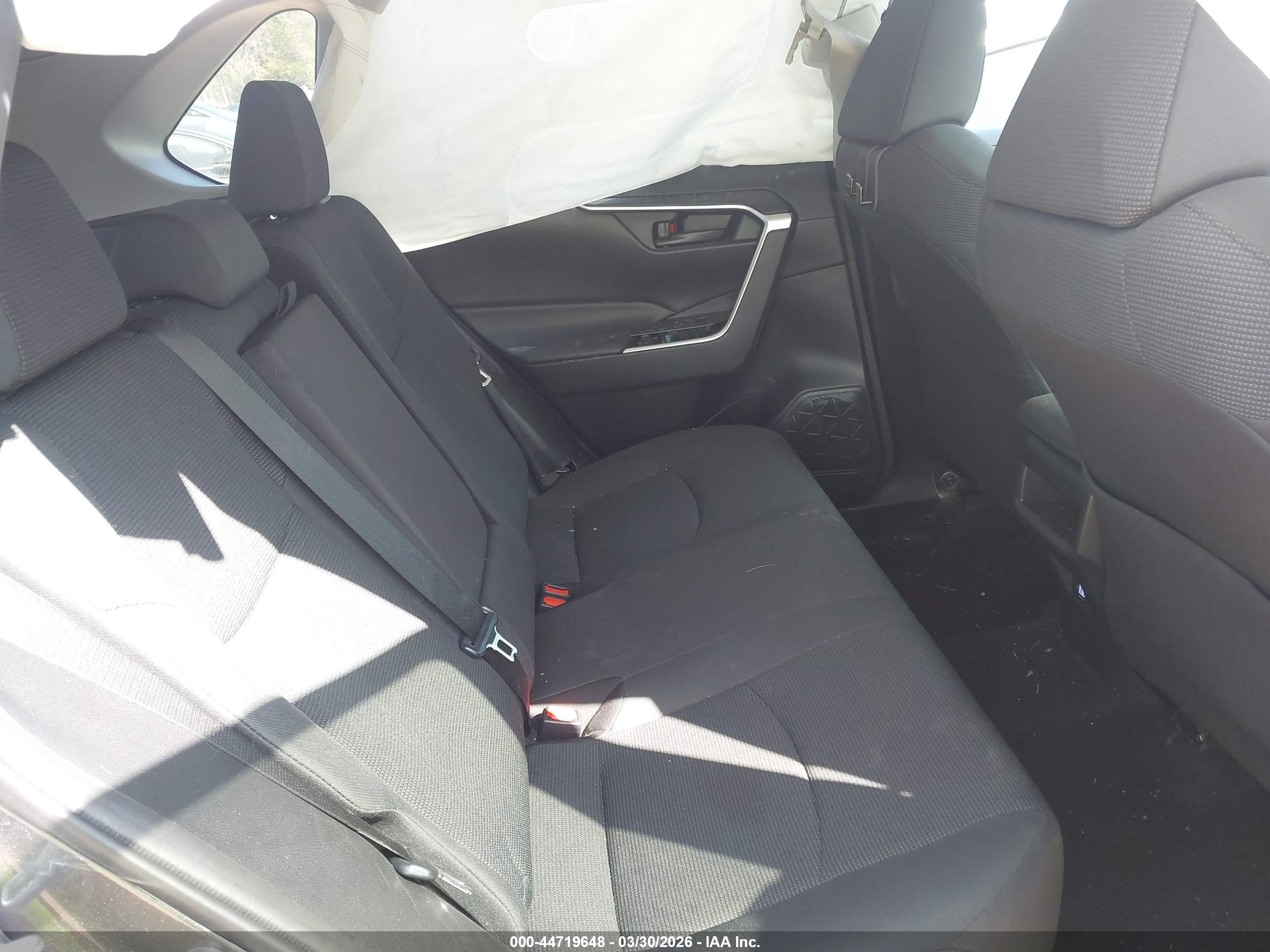 TOYOTA RAV4 image 8