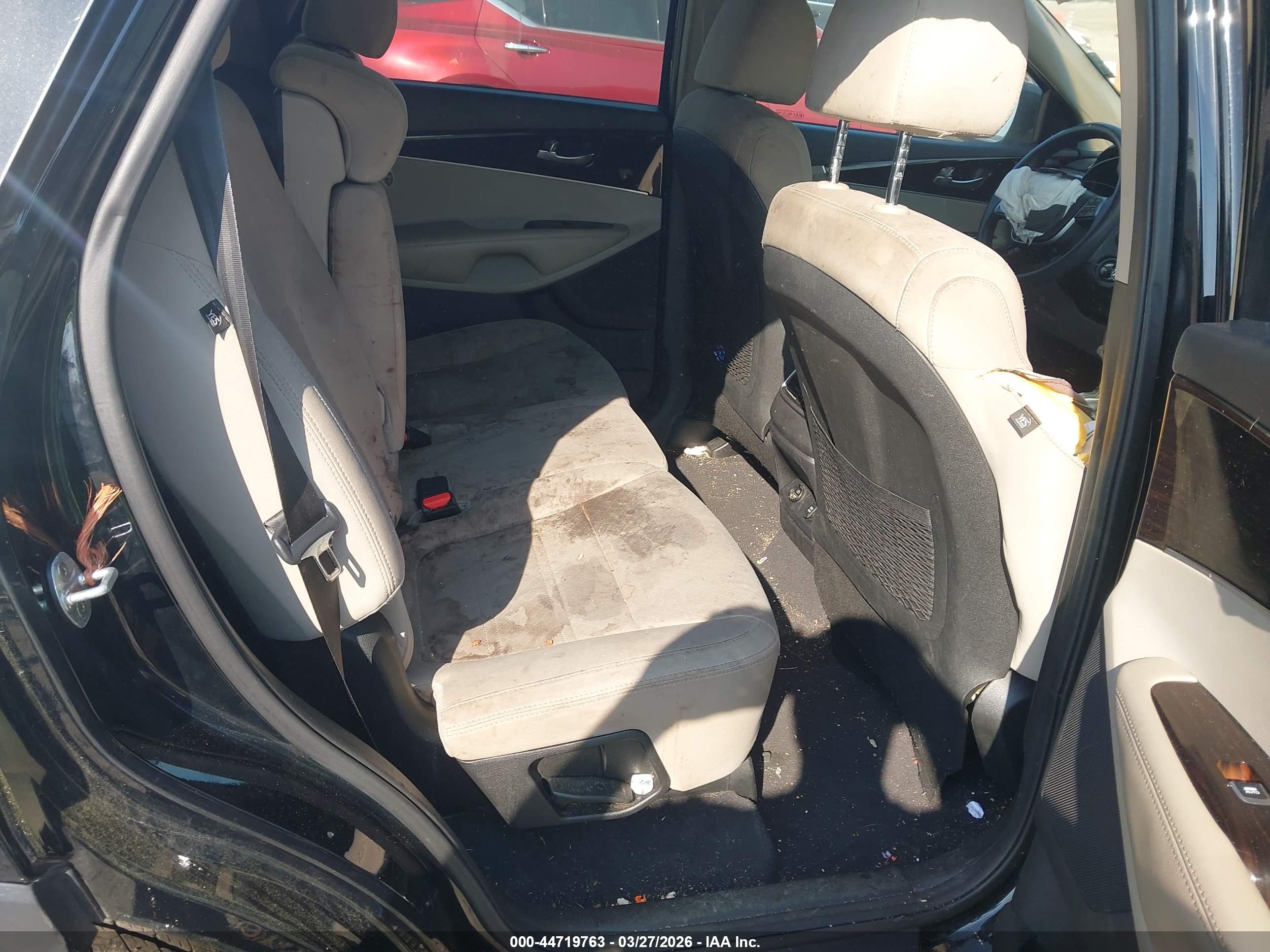 KIA SORENTO image 8