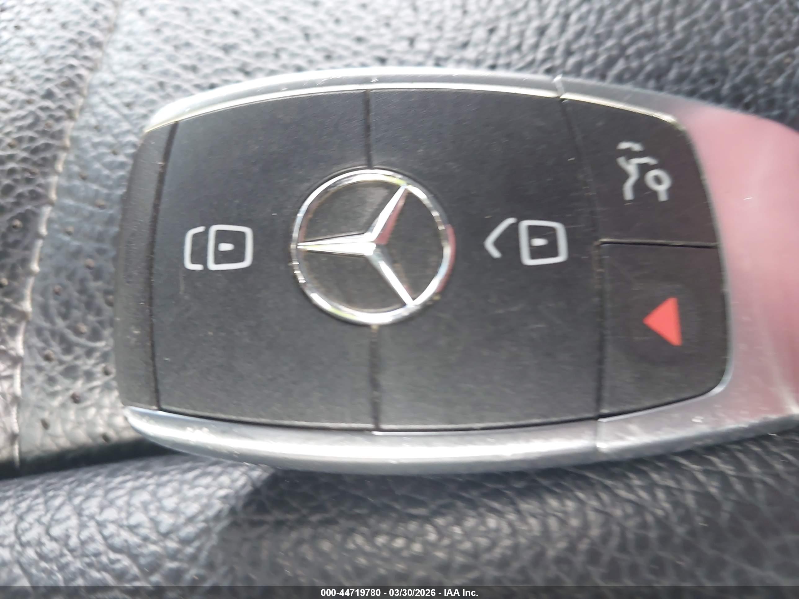 MERCEDES-BENZ GLC image 11