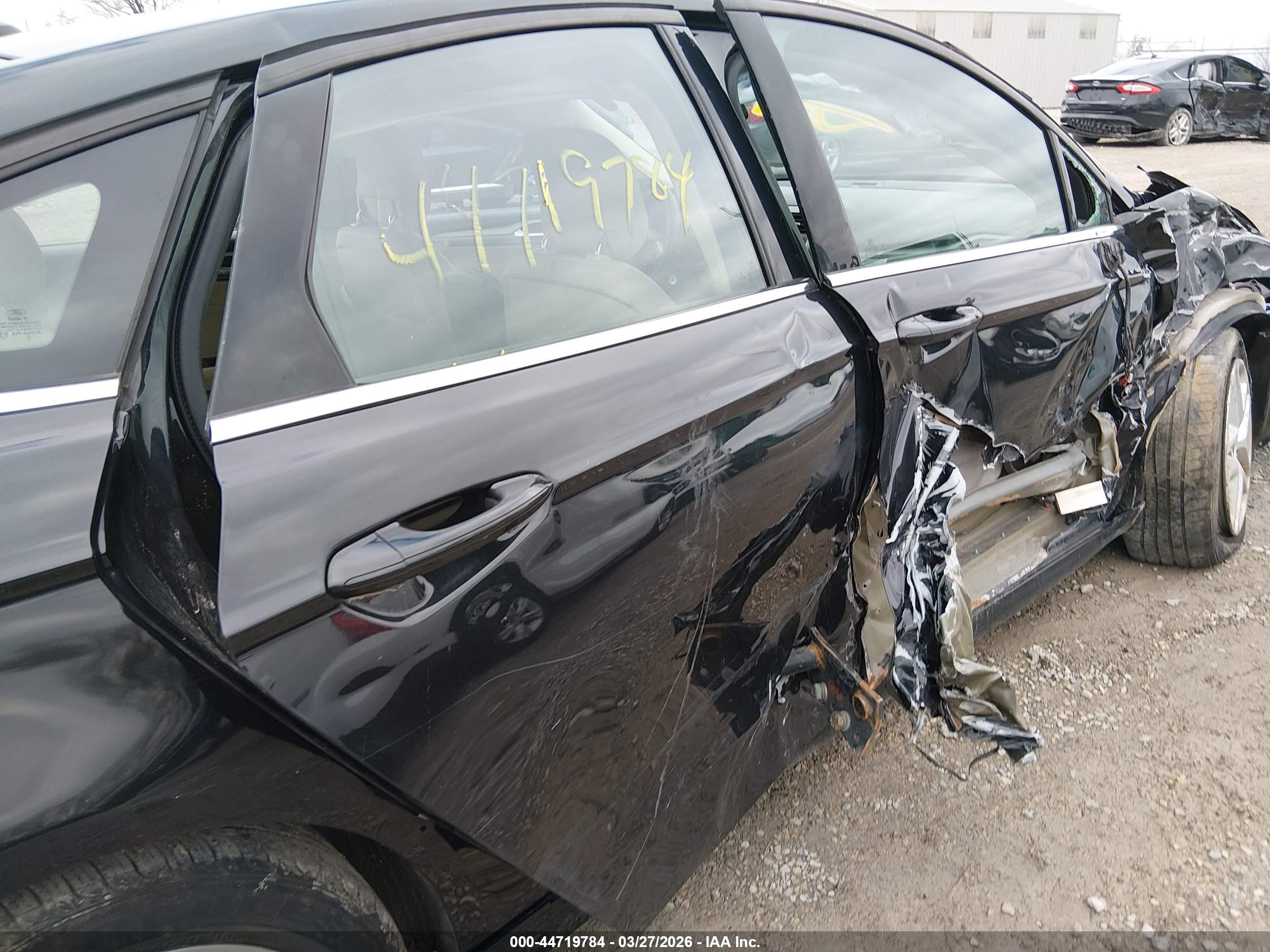 FORD FUSION image 6