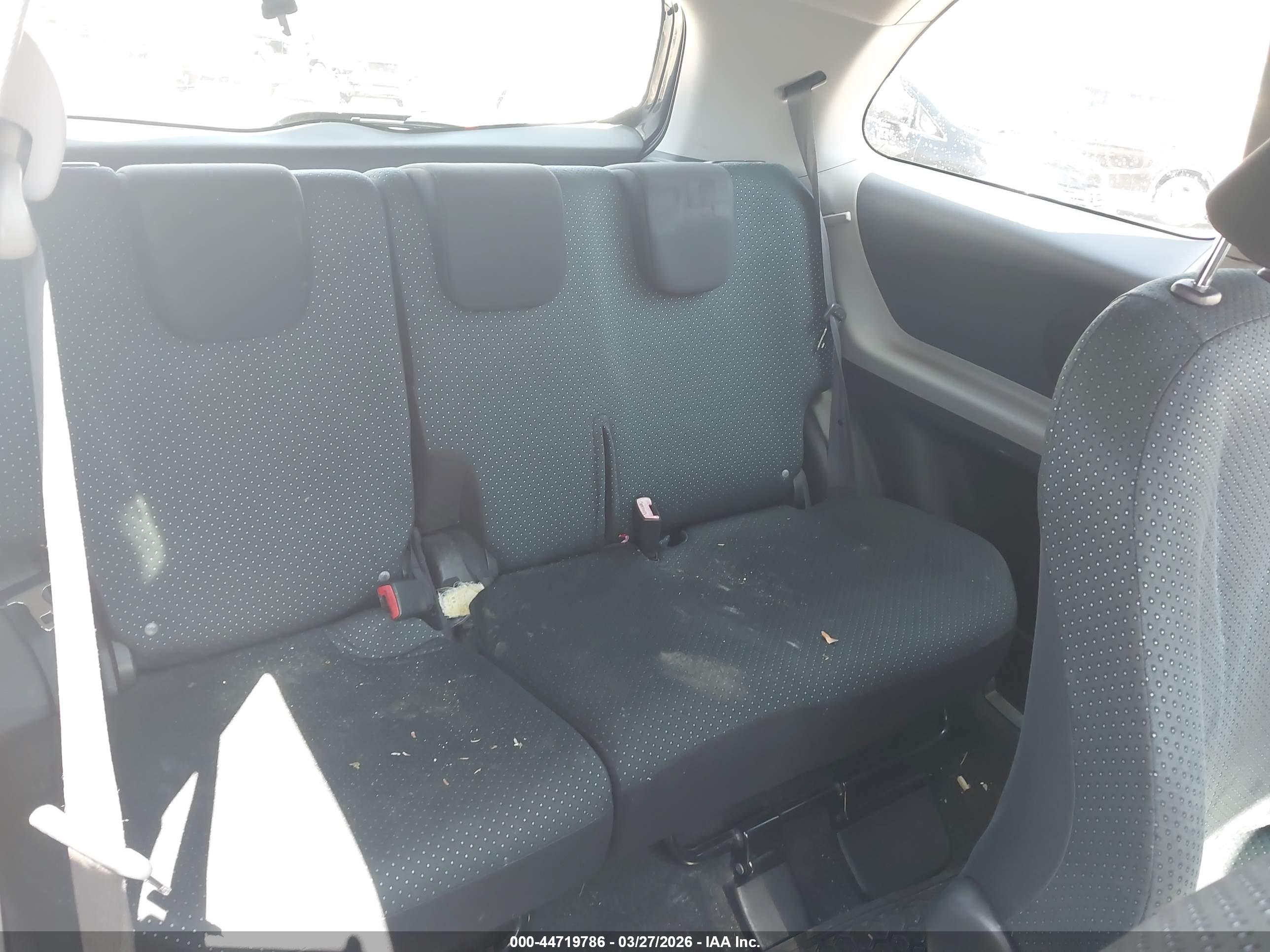 TOYOTA YARIS image 8