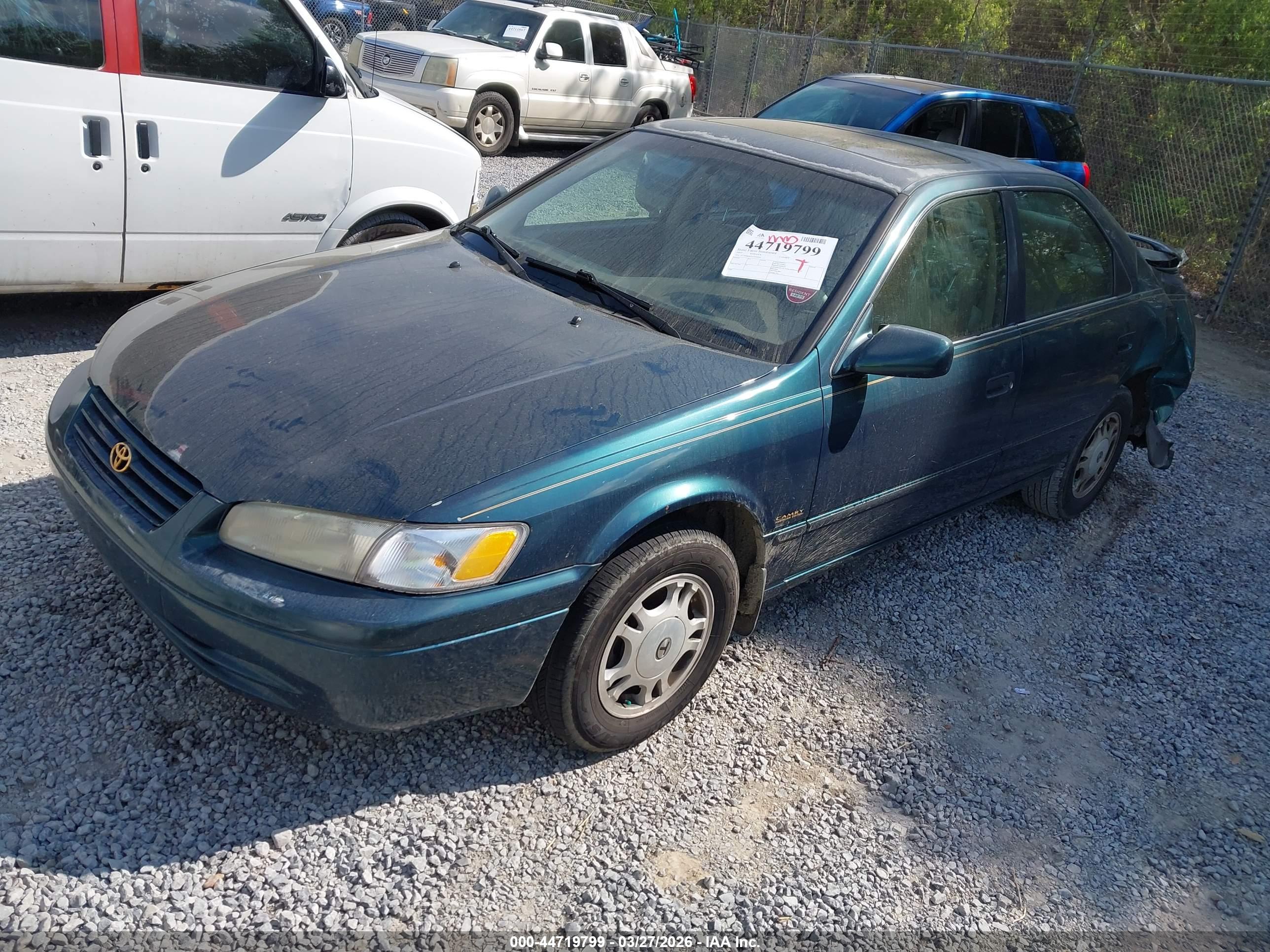 TOYOTA CAMRY image 2