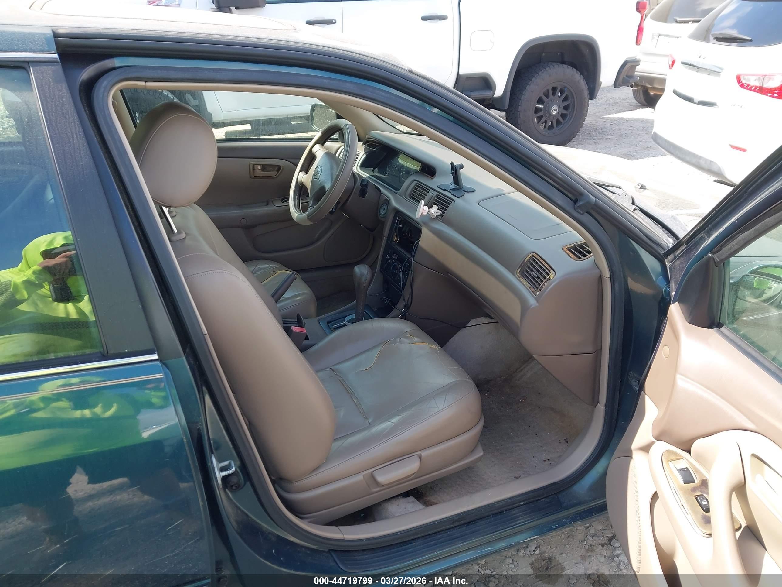TOYOTA CAMRY image 5