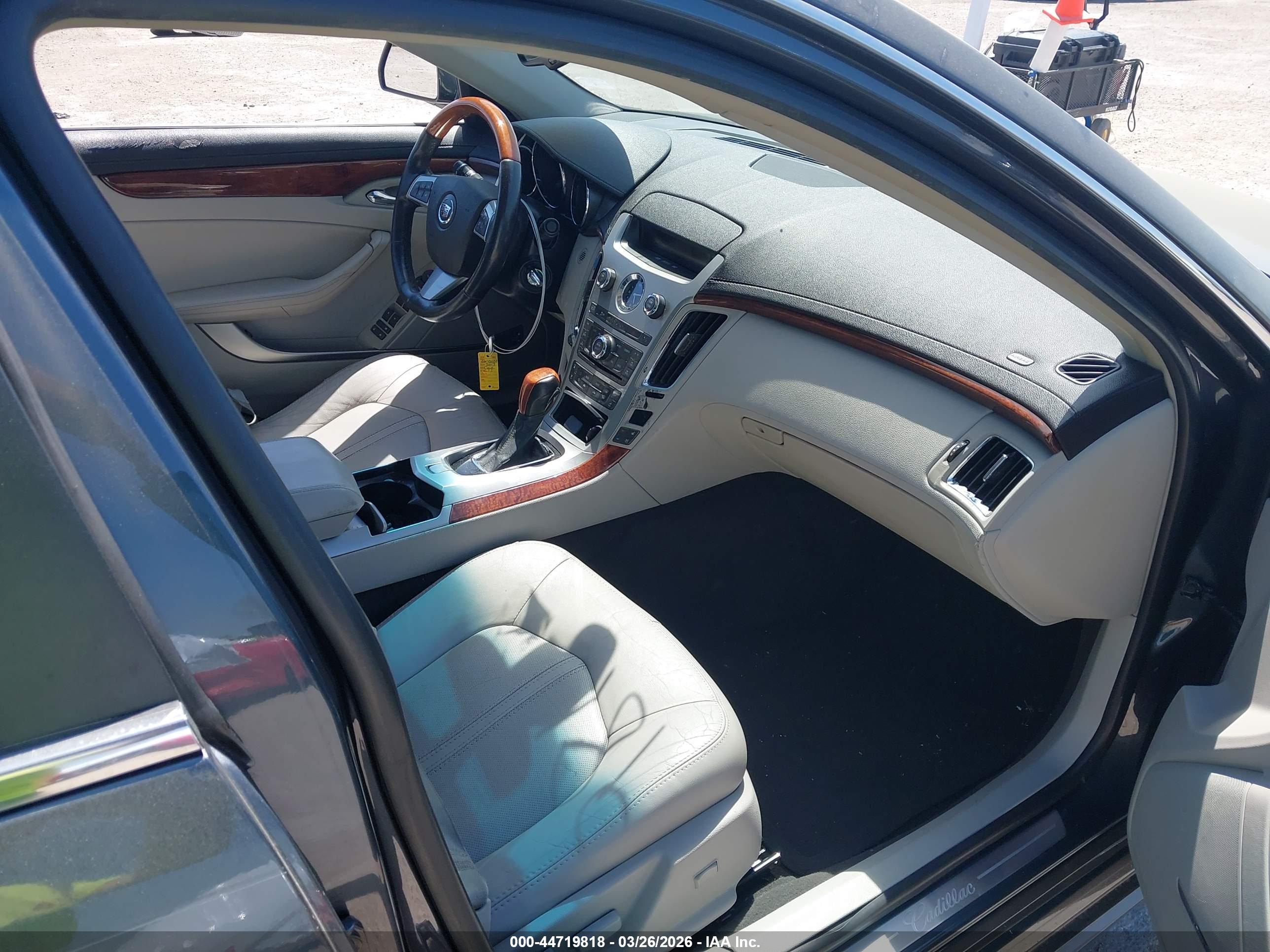 CADILLAC CTS image 5