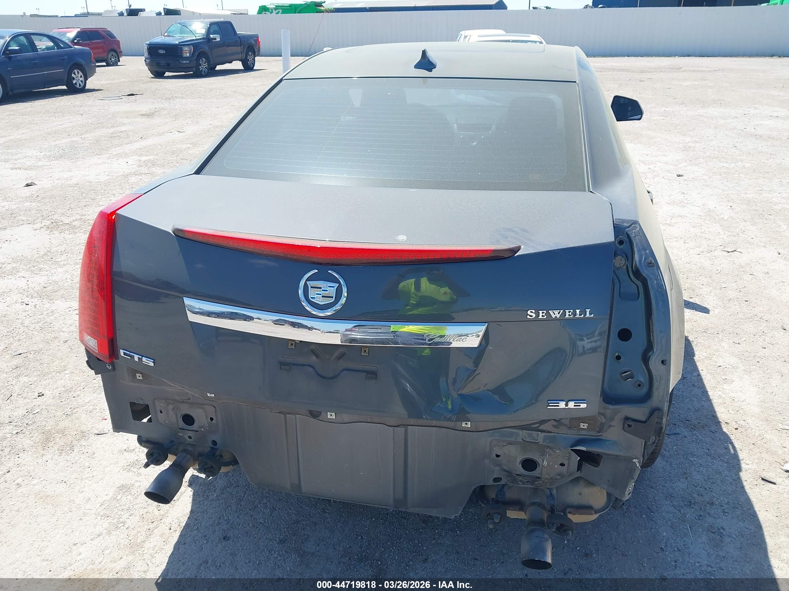 CADILLAC CTS image 6