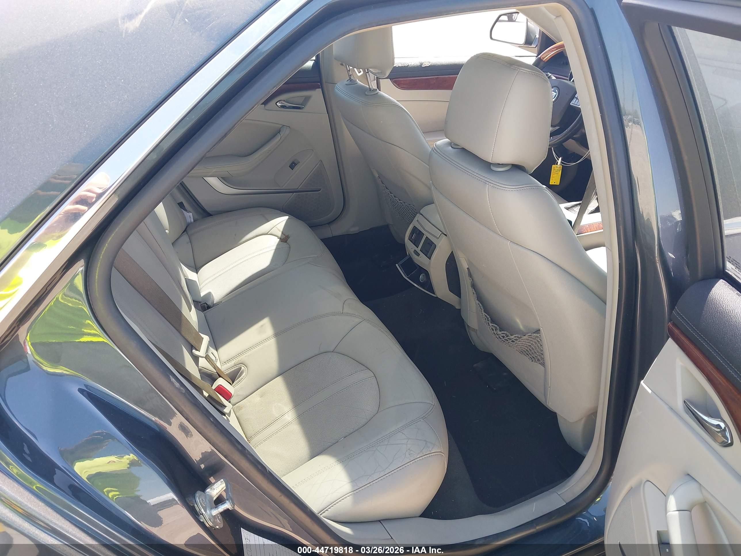 CADILLAC CTS image 8