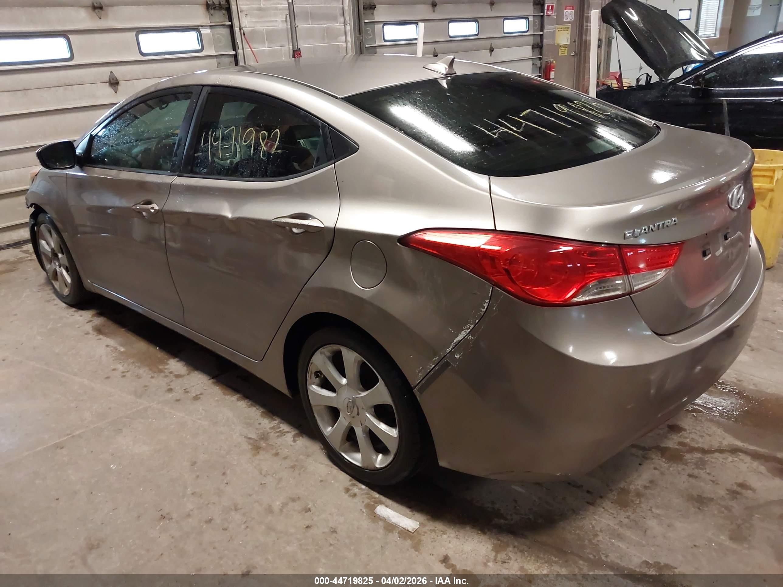 HYUNDAI ELANTRA image 3