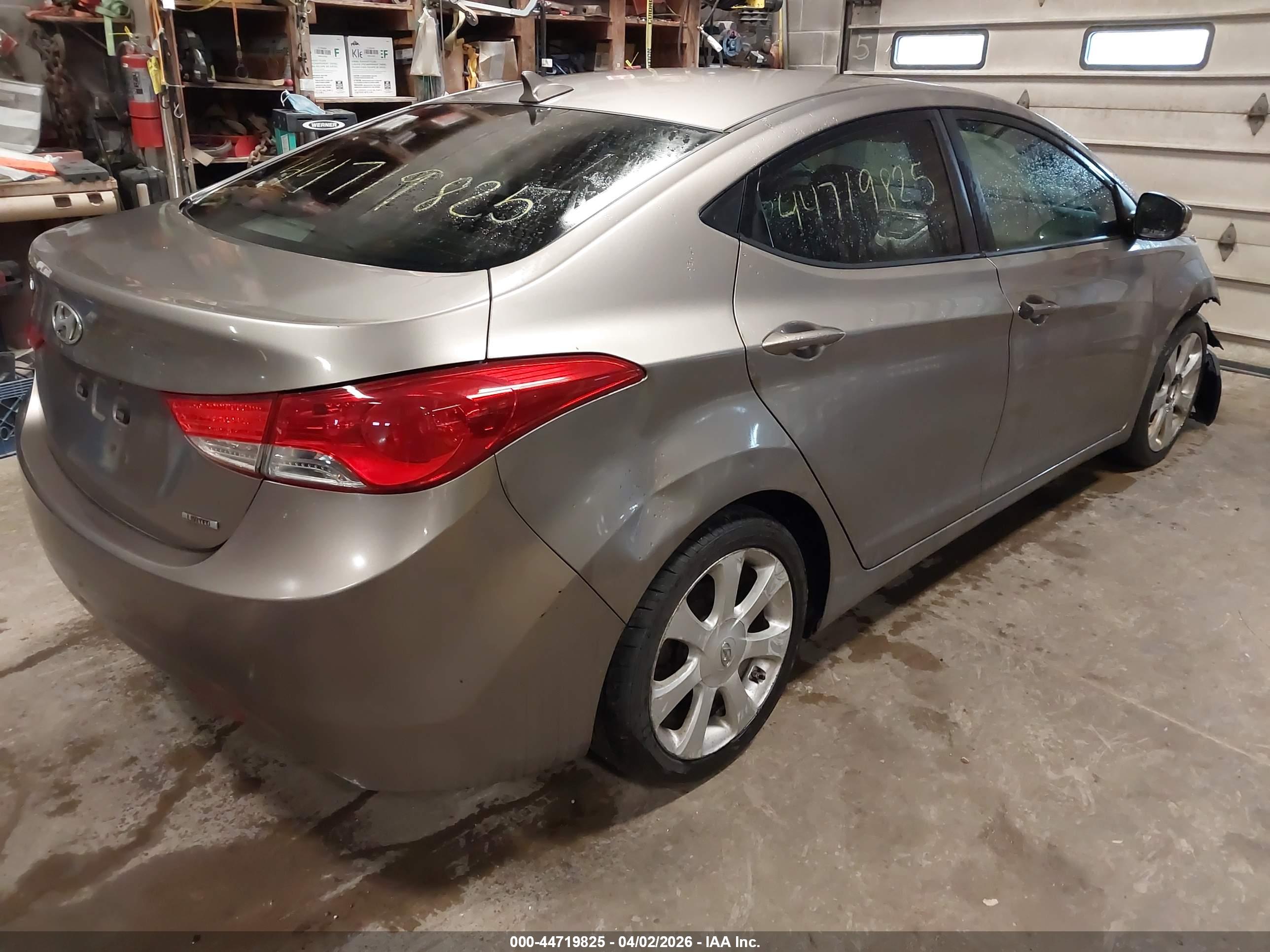 HYUNDAI ELANTRA image 4