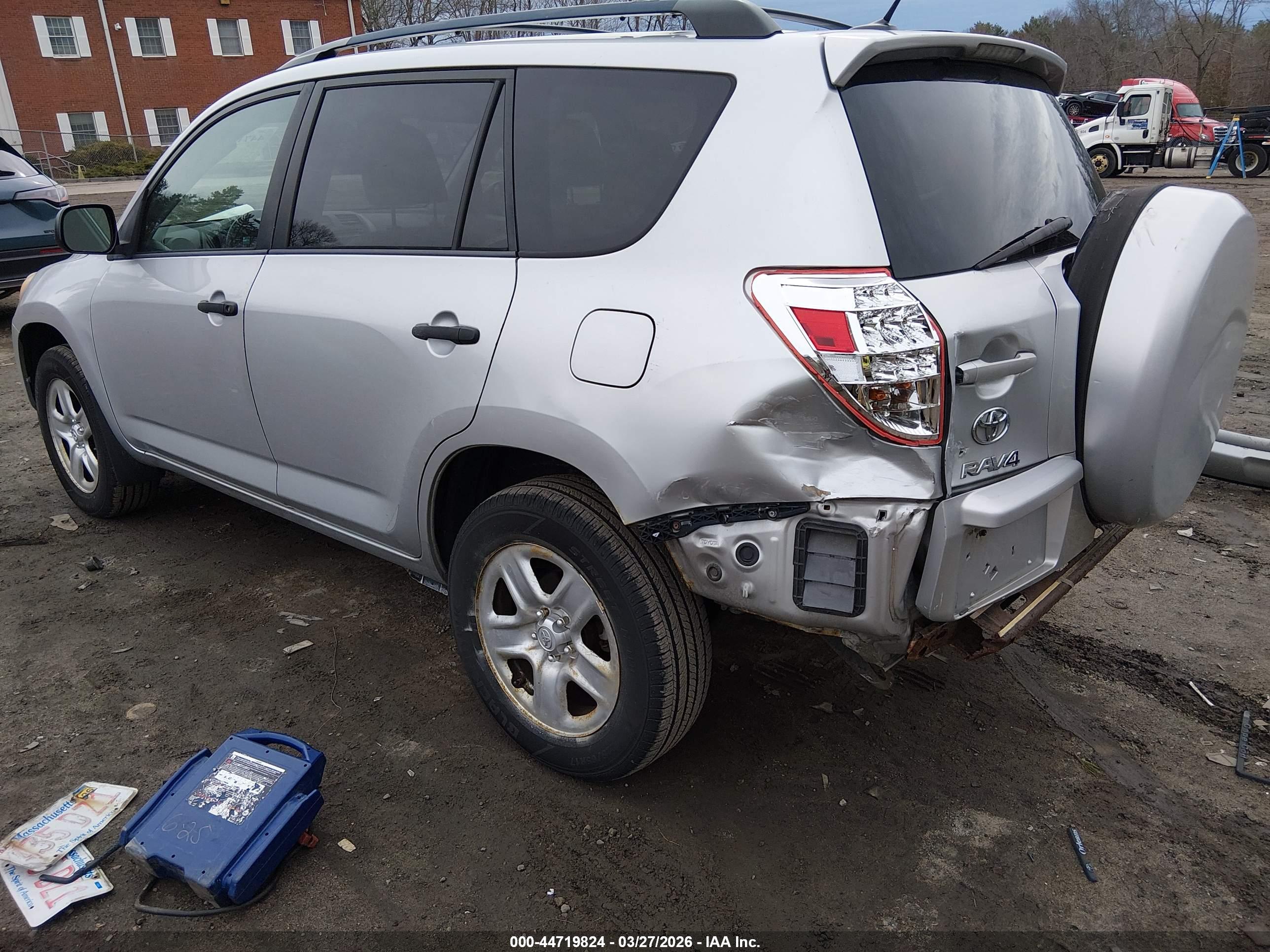 TOYOTA RAV4 image 3