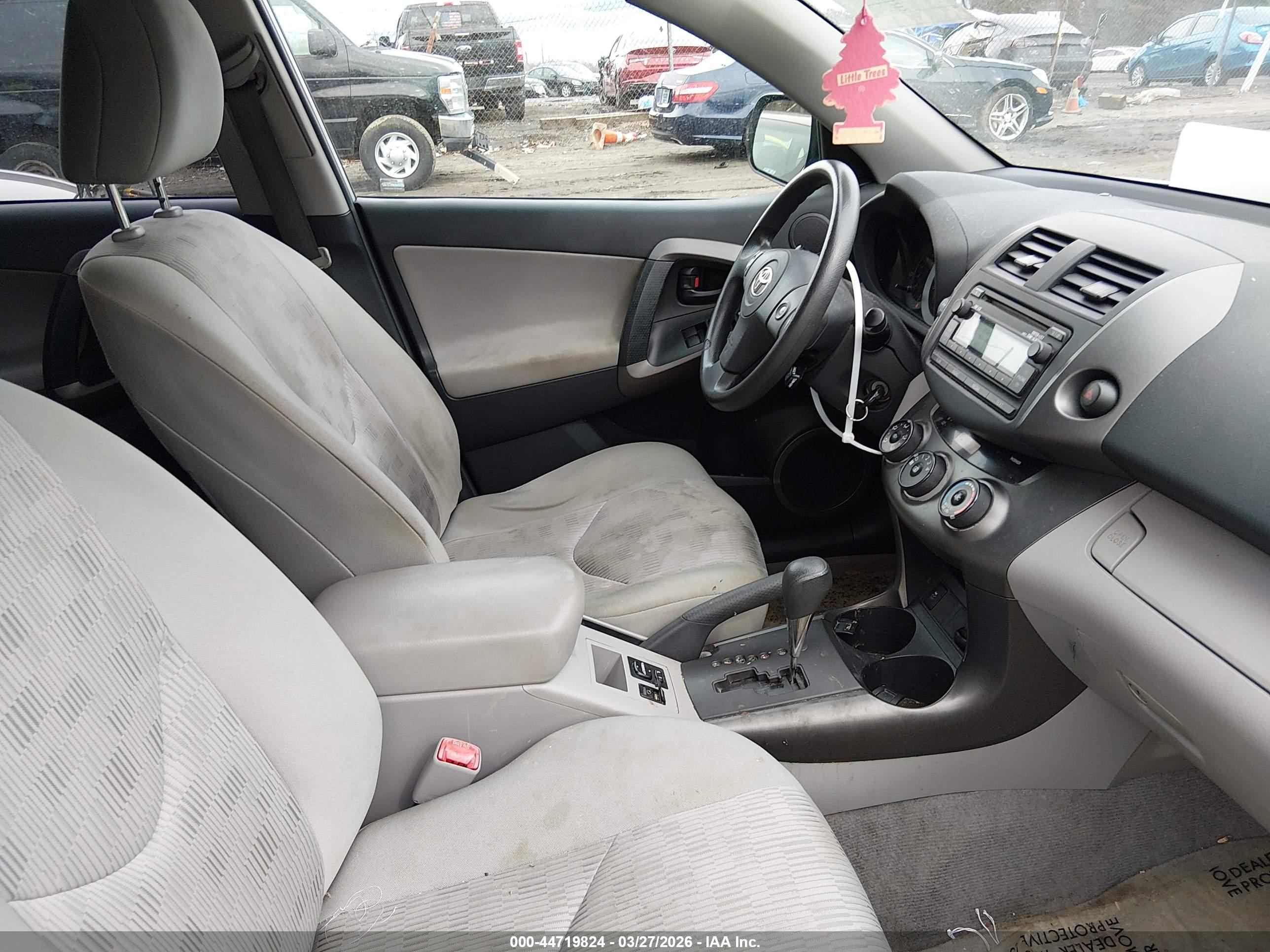 TOYOTA RAV4 image 5