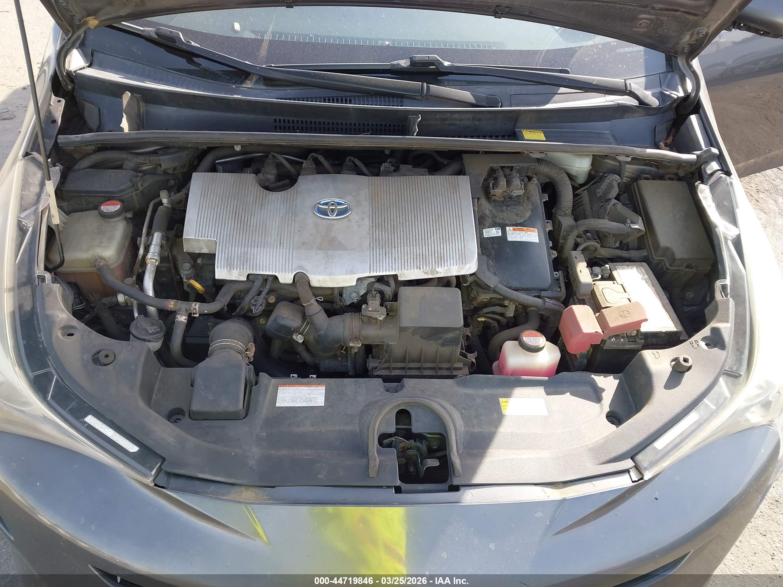 TOYOTA PRIUS image 10
