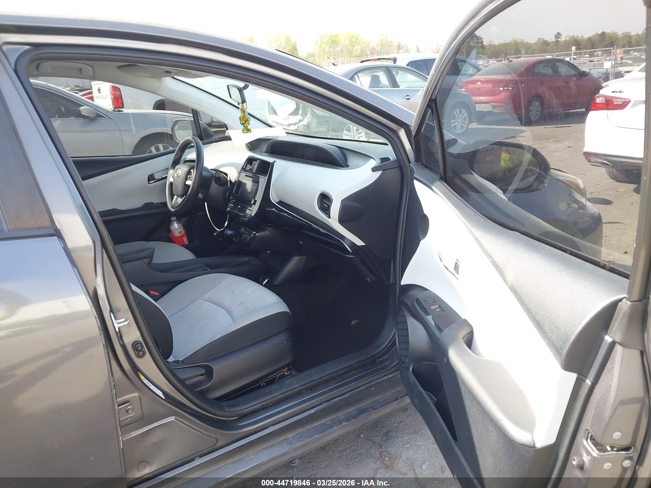 TOYOTA PRIUS image 5