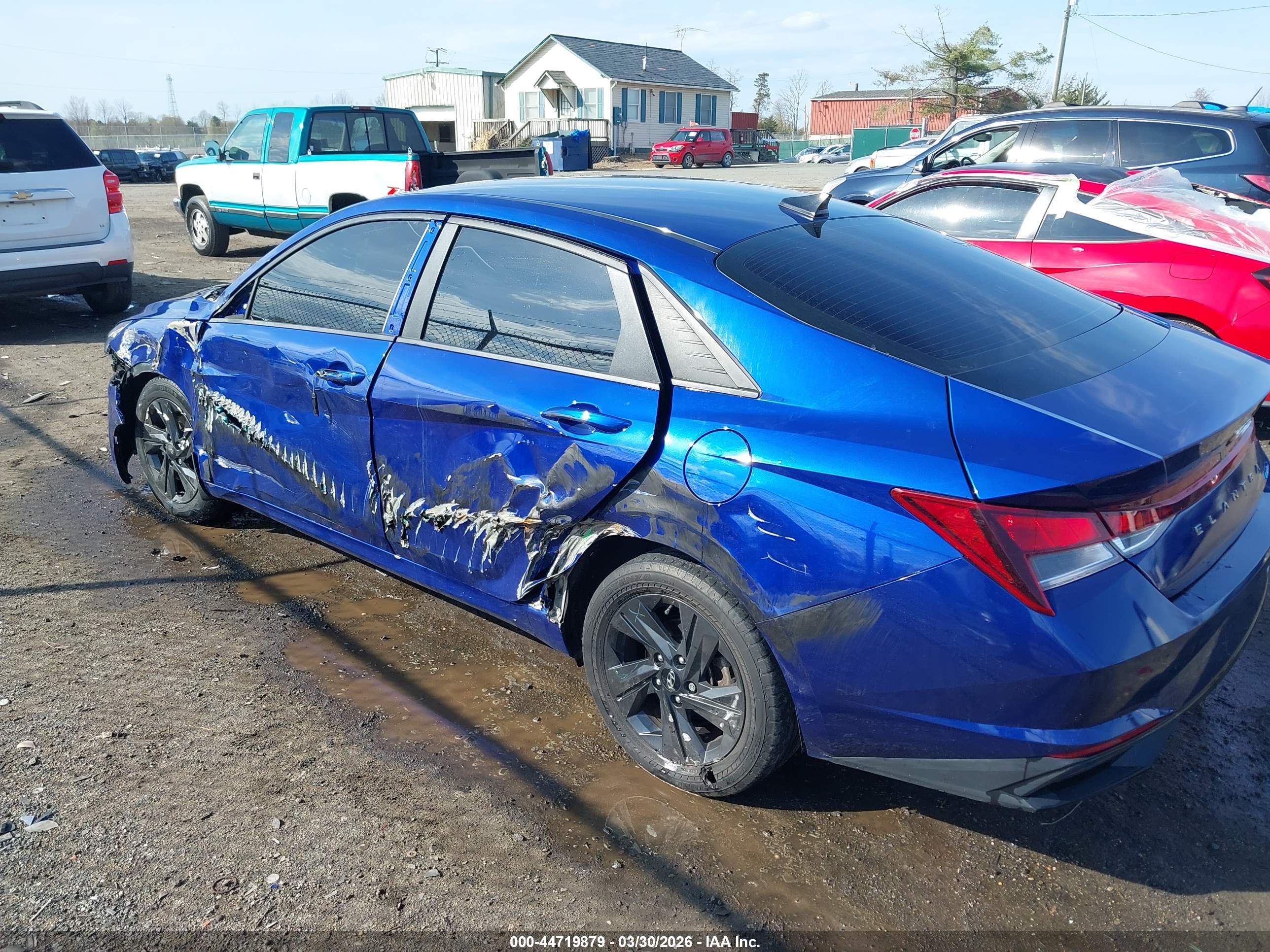 HYUNDAI ELANTRA image 3