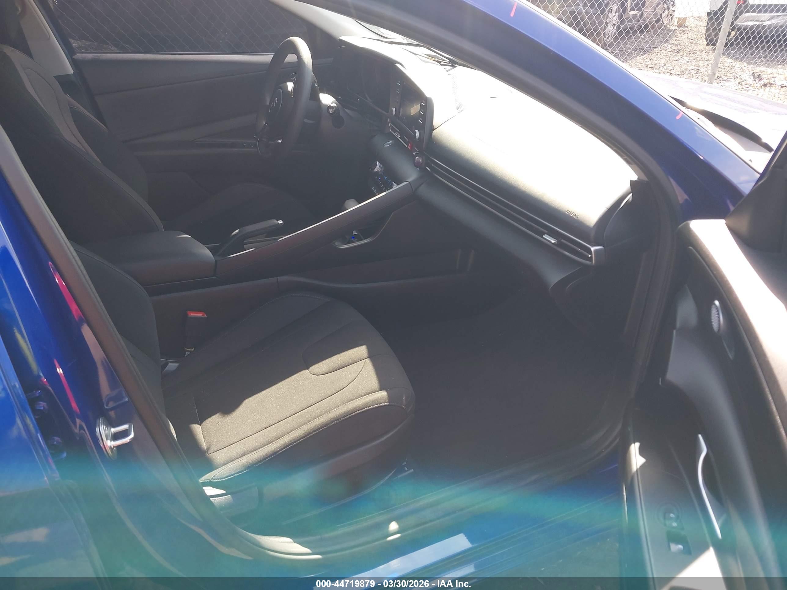 HYUNDAI ELANTRA image 5