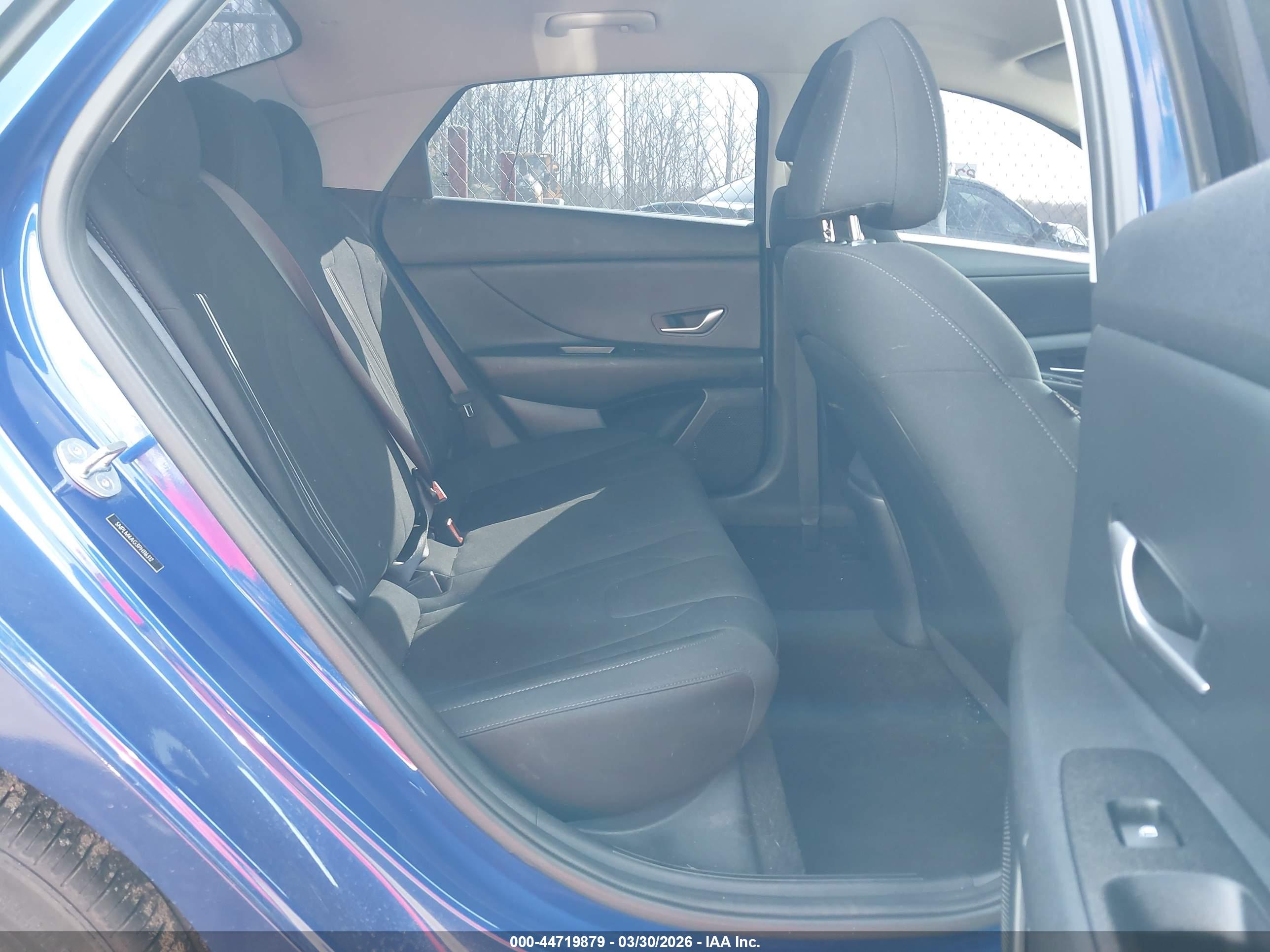 HYUNDAI ELANTRA image 8