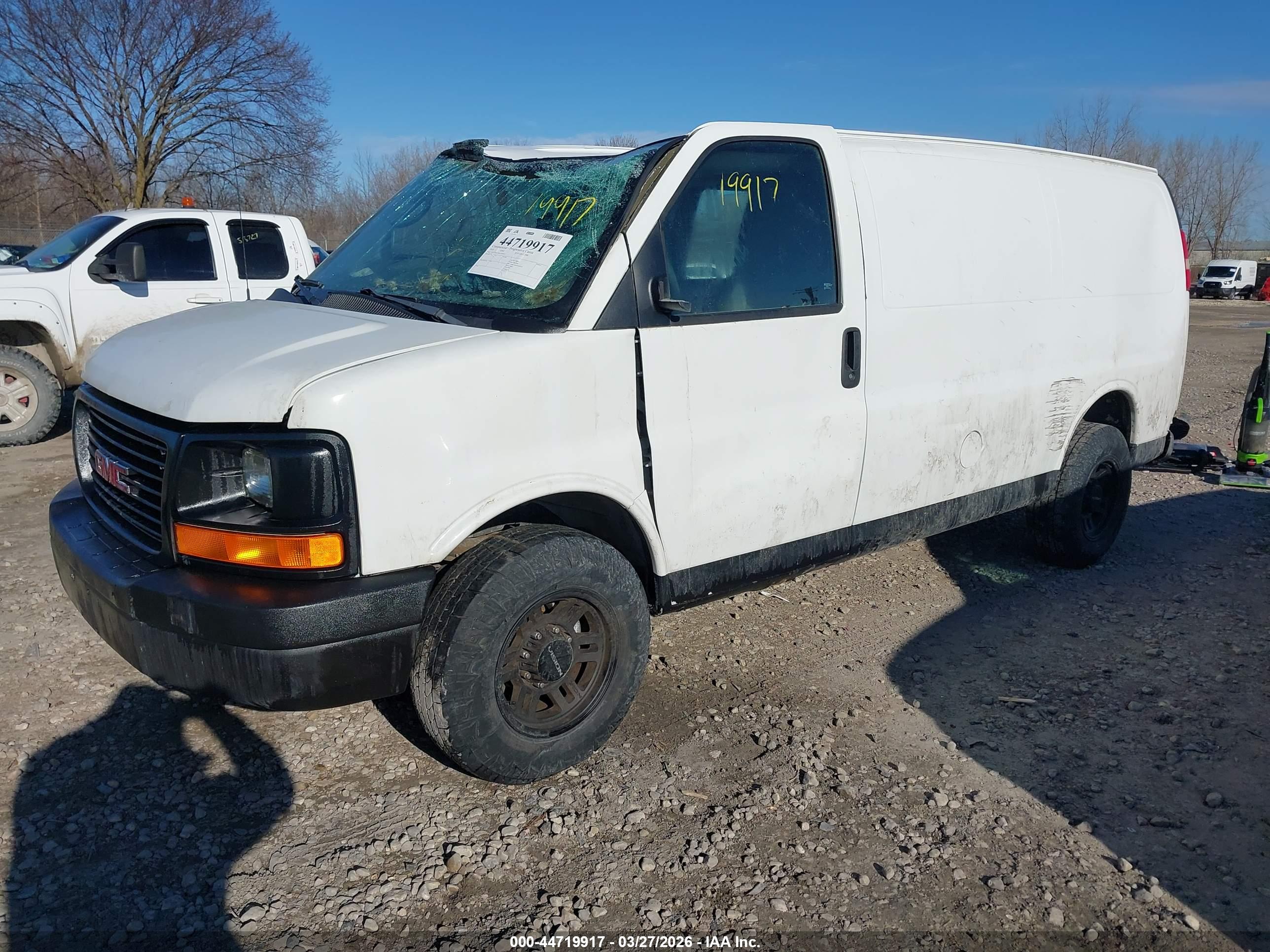GMC SAVANA image 2