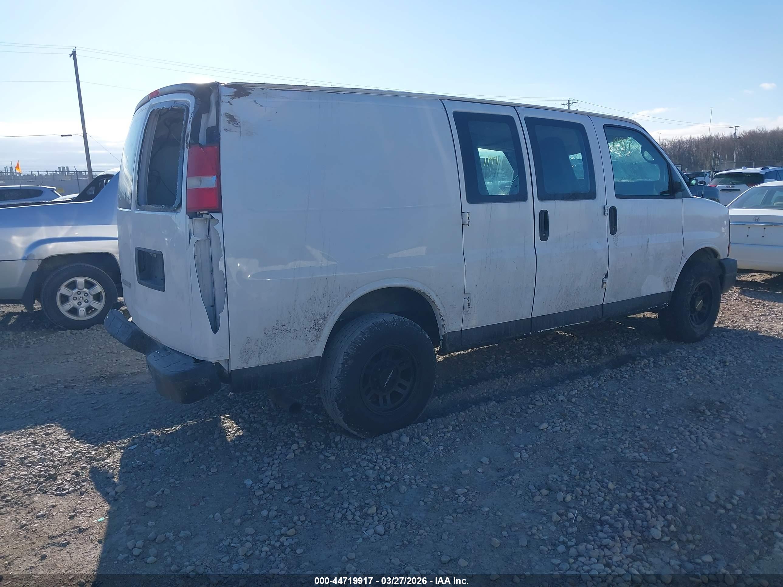 GMC SAVANA image 4