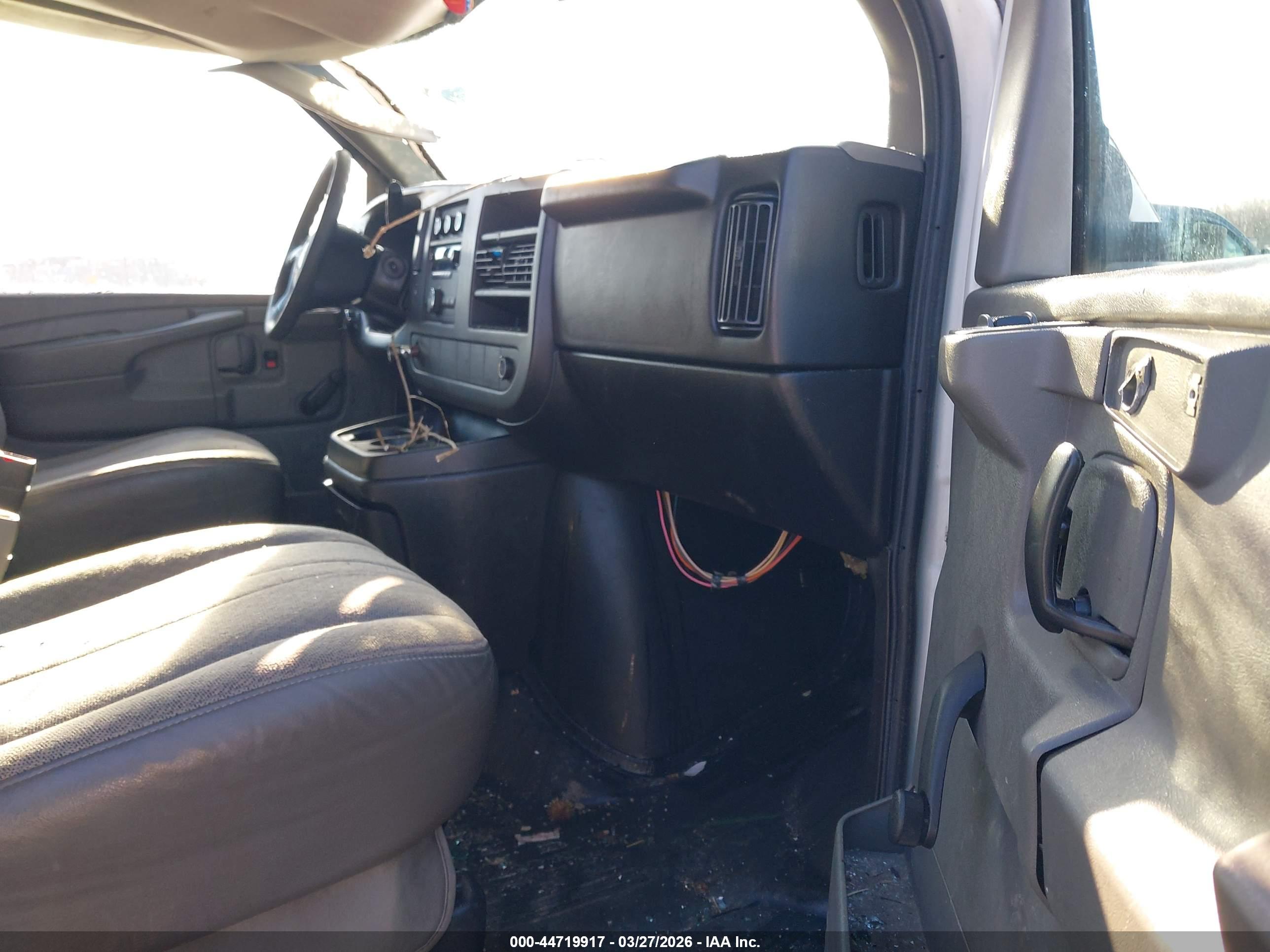 GMC SAVANA image 5