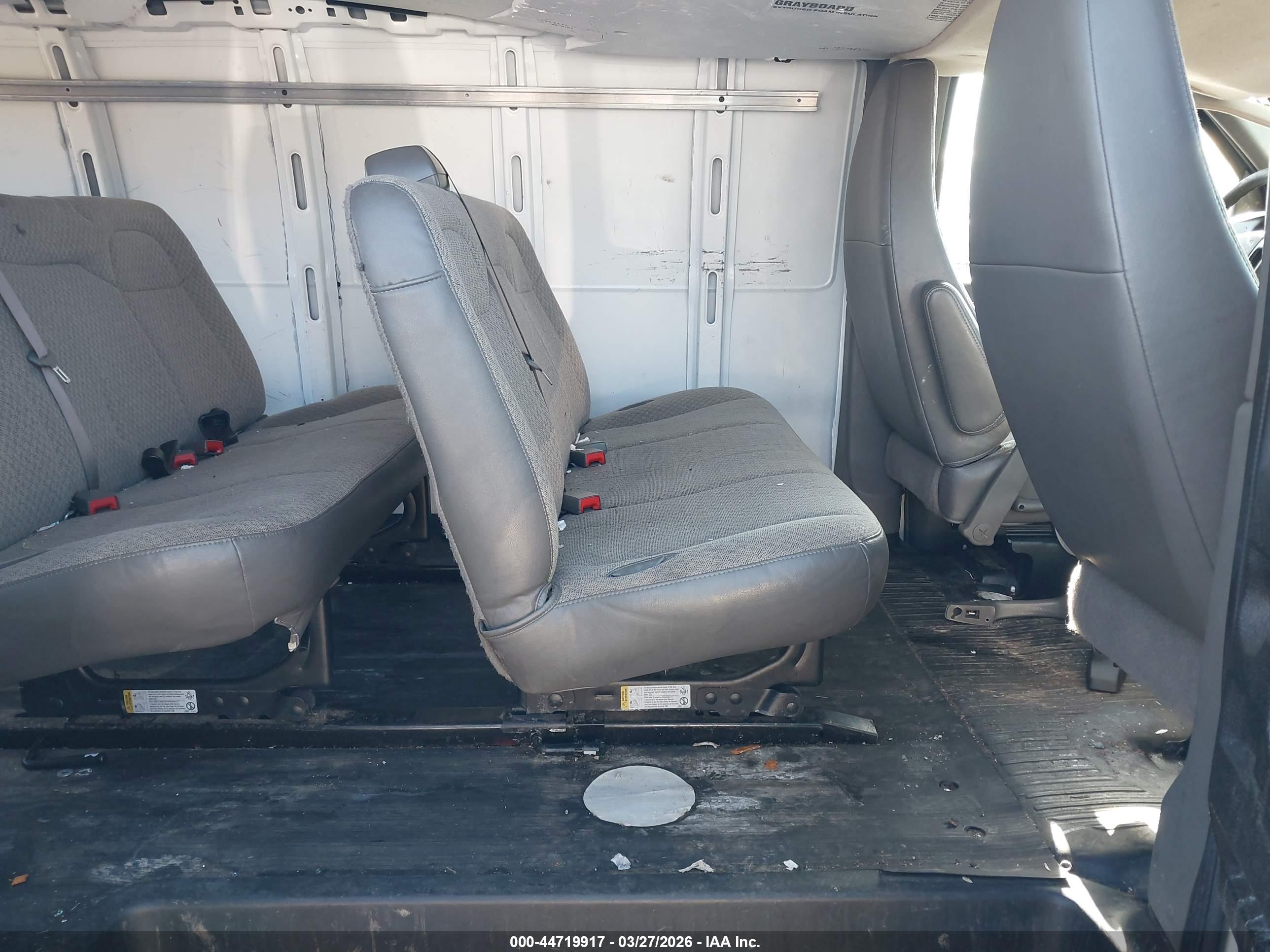 GMC SAVANA image 8