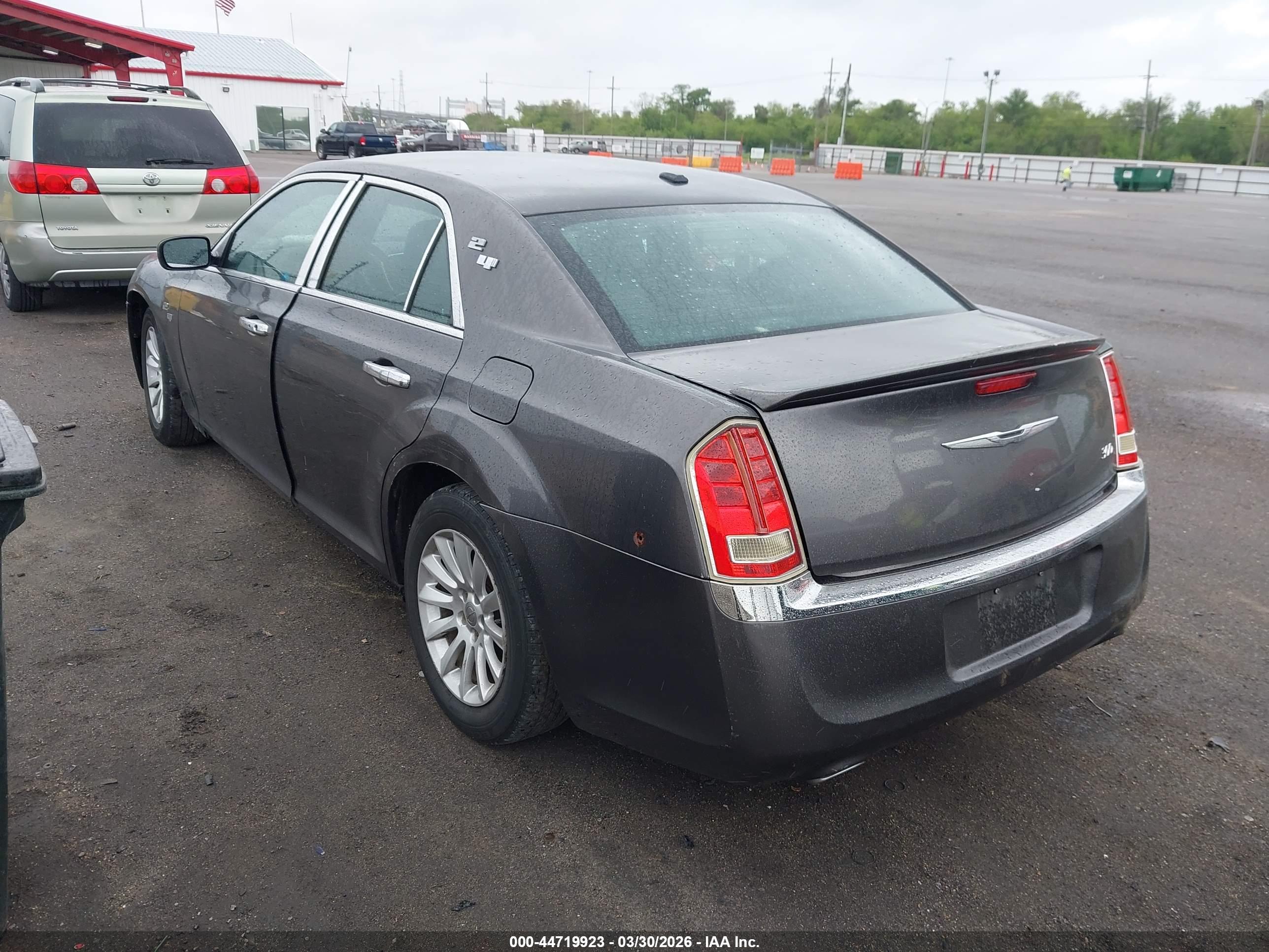 CHRYSLER 300 image 3