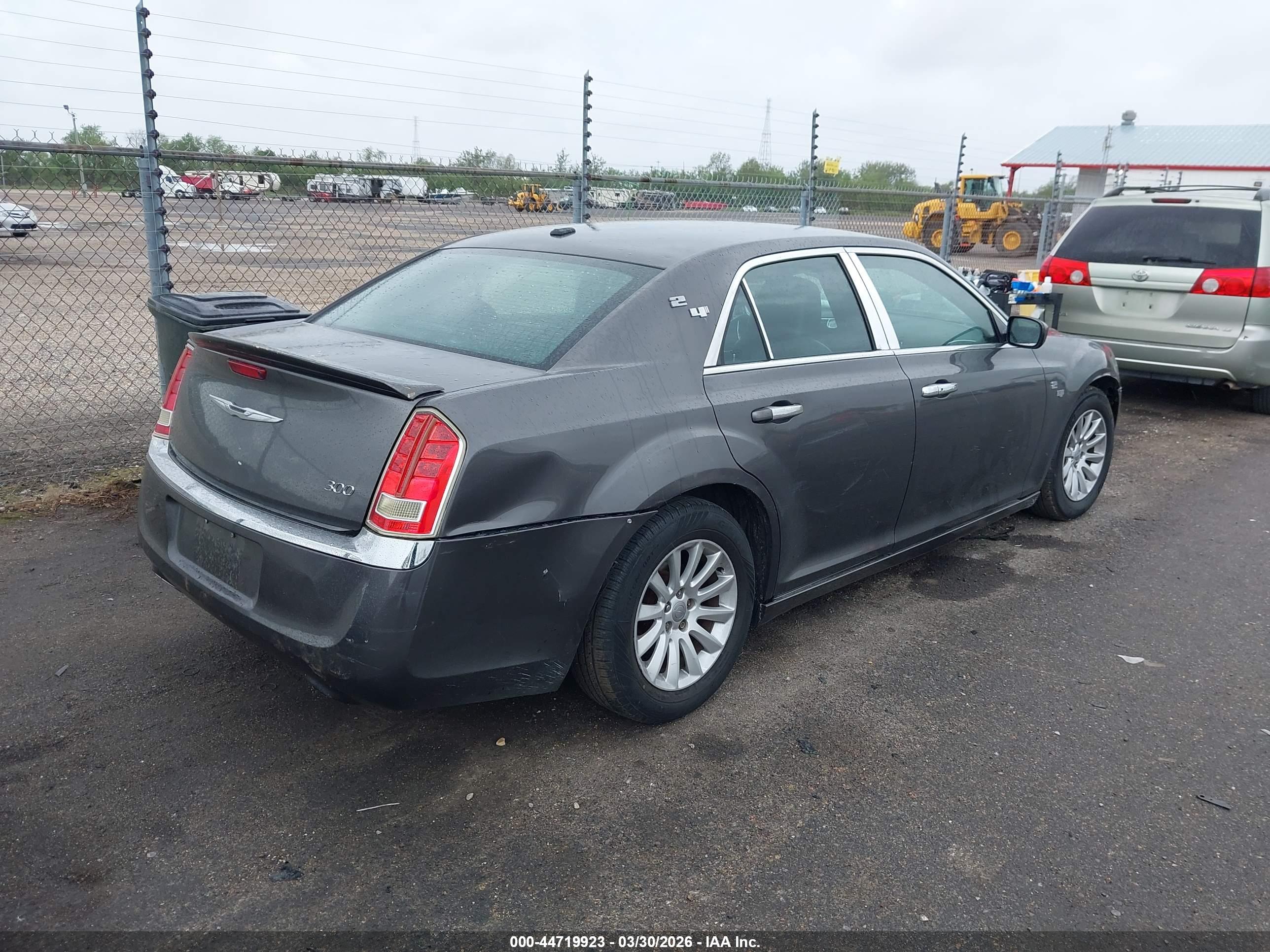 CHRYSLER 300 image 4